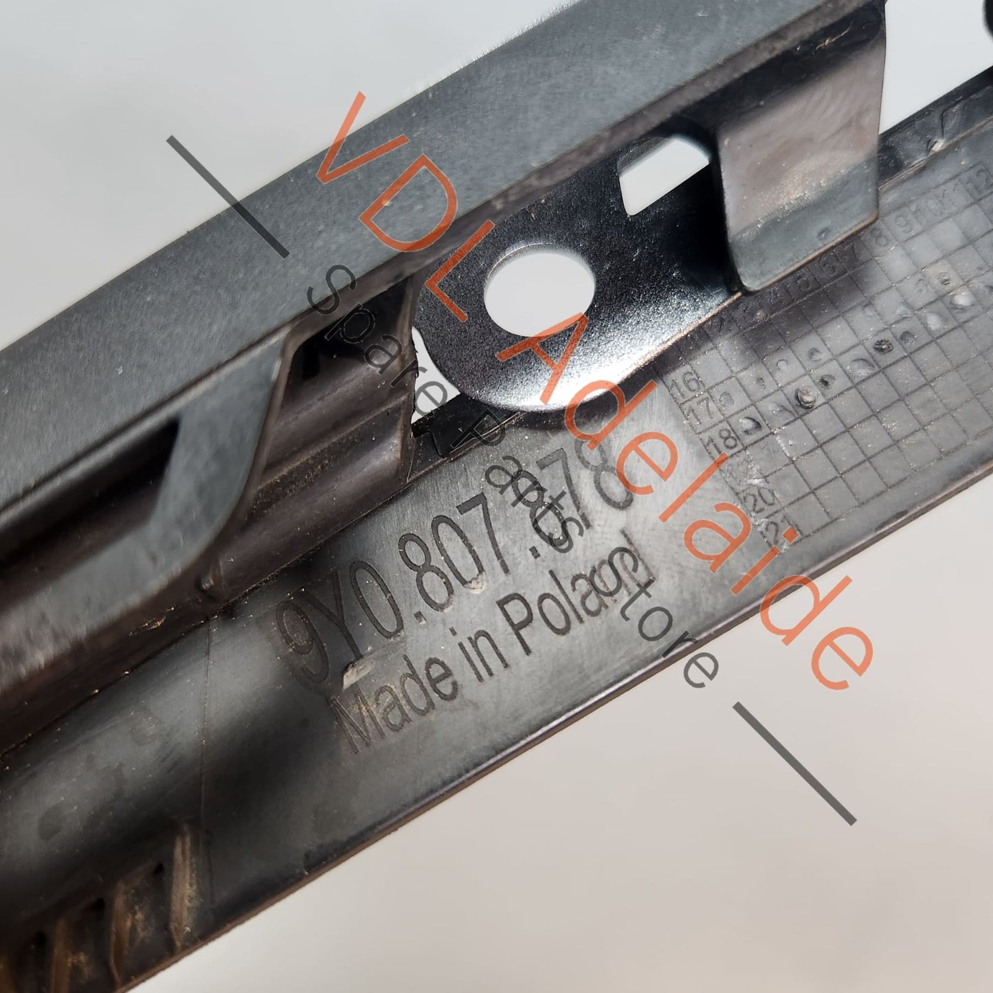 9Y0807246M7U 9Y0807878OK1 Porsche Cayenne E3 9Y Front Bumper Right Grille Fin Middle 9Y0807878 OK1 9Y0807246 M7U