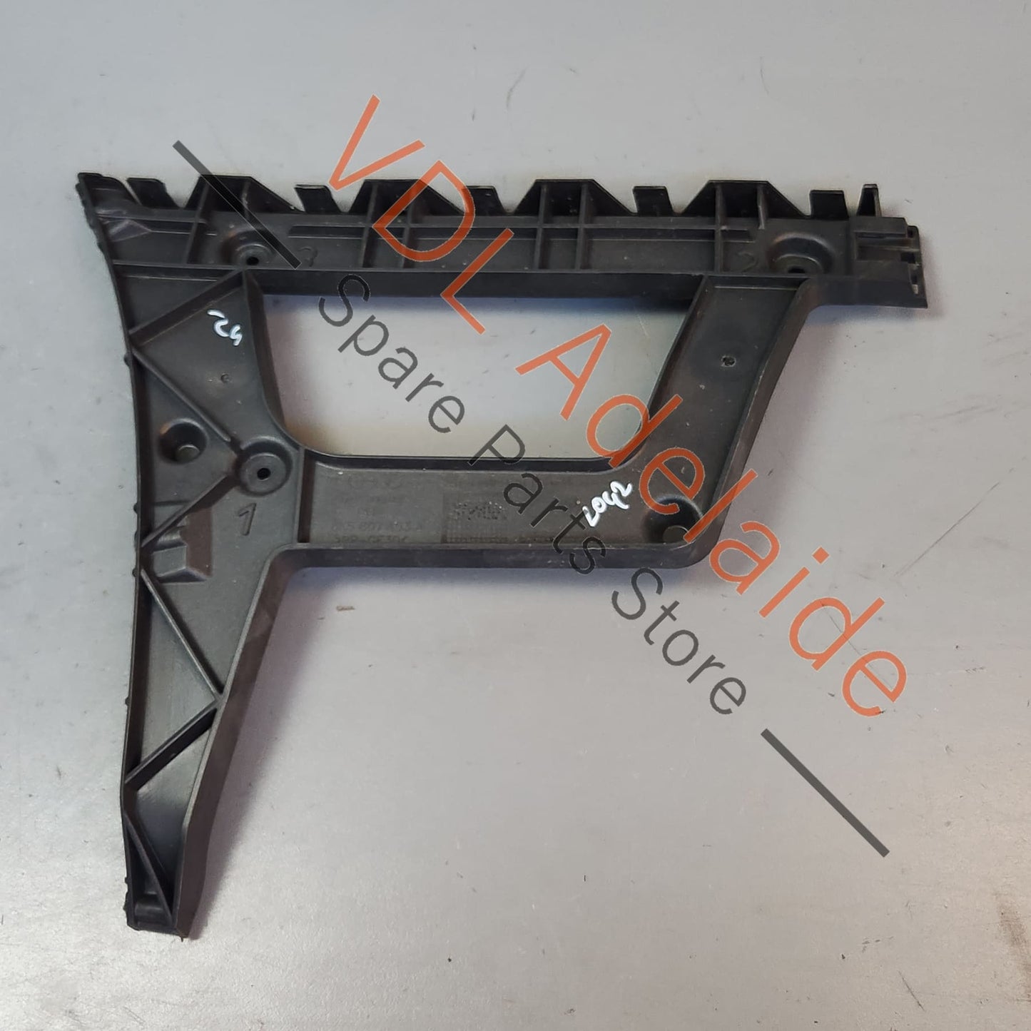 8K5807453A Audi A4 B8 Rear Left Side Bumper Mounting Bracket 8K5807453A