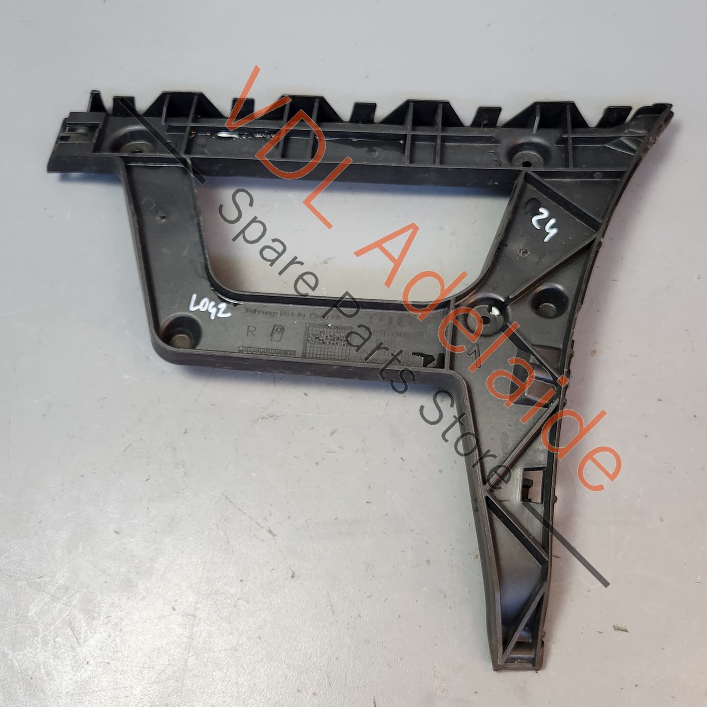 8K5807454A Audi A4 B8 Rear Right Side Bumper Mounting Bracket 8K5807454A