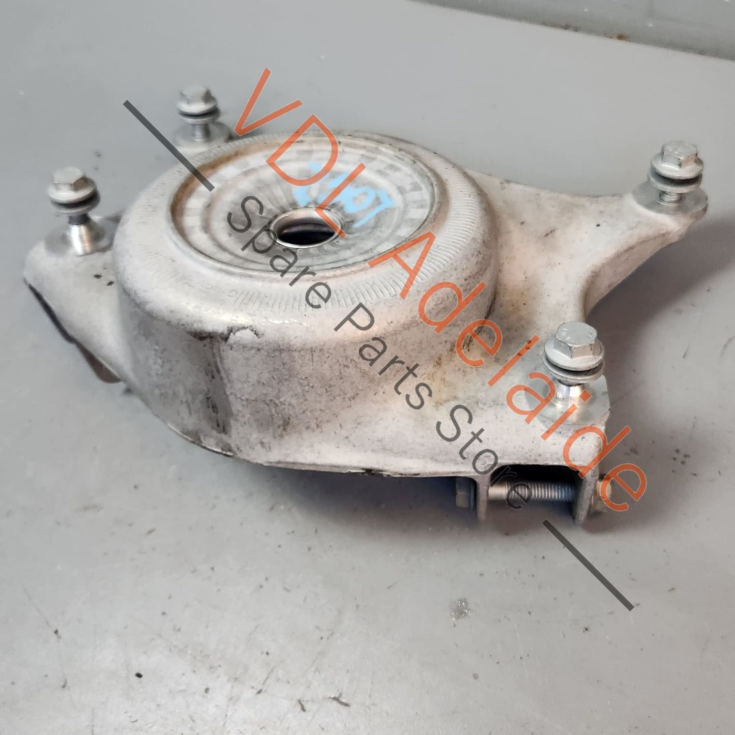 8K0412392F 8R0412384 8R0412392A Audi A4 A5 Q5 Front Right Suspension Strut Top Mount Bush 8K0412392F 8R0412384 8R0412392A