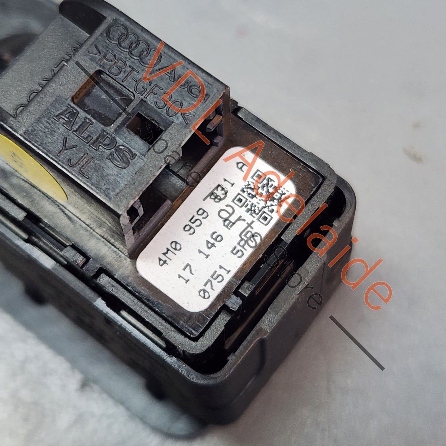 4M0959831A 8W2959830 Audi A4 S4 B9 Rear Door Hatch Boot Trunk Open Close Switch 4M0959831A 8W2959830