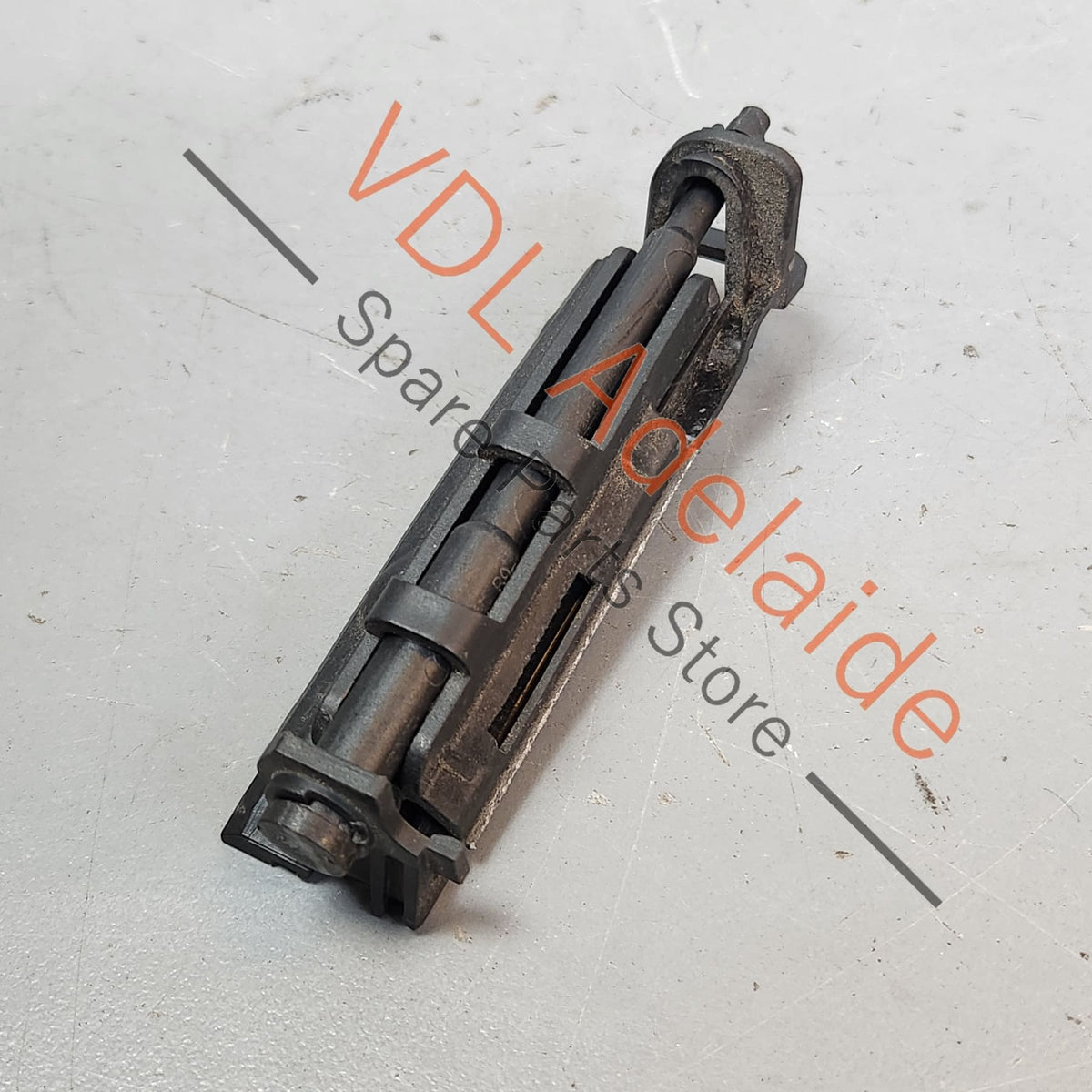 8W9807890B WHT007374 Audi A4 S4 Rear Right Bumper Retaining Bracket & Pin WHT007374 8W9807890B