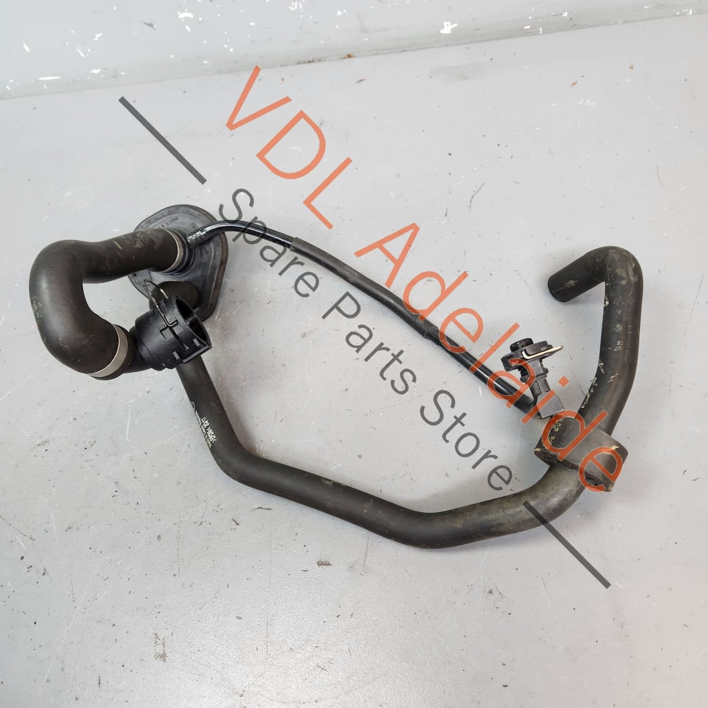 8W2122109E 8W2121123B Audi A4 S4 Coolant Reservoir Tank Hoses 8W2122109E 8W2121123B