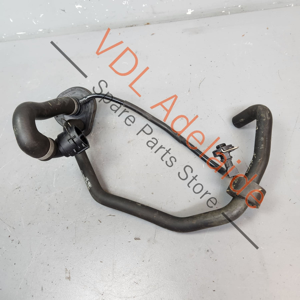 8W2122109E 8W2121123B Audi A4 S4 Coolant Reservoir Tank Hoses 8W2122109E 8W2121123B