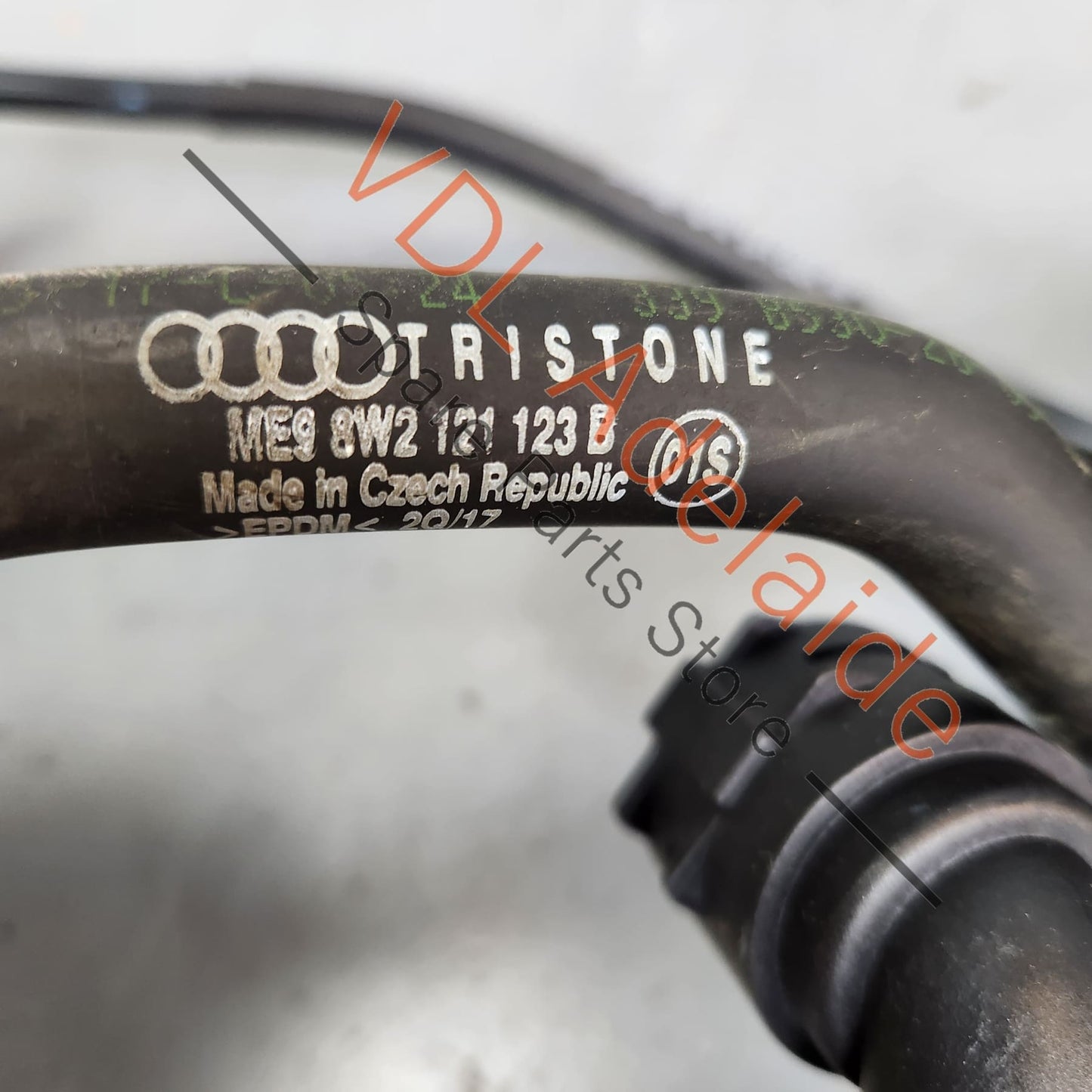 8W2122109E 8W2121123B Audi A4 S4 Coolant Reservoir Tank Hoses 8W2122109E 8W2121123B