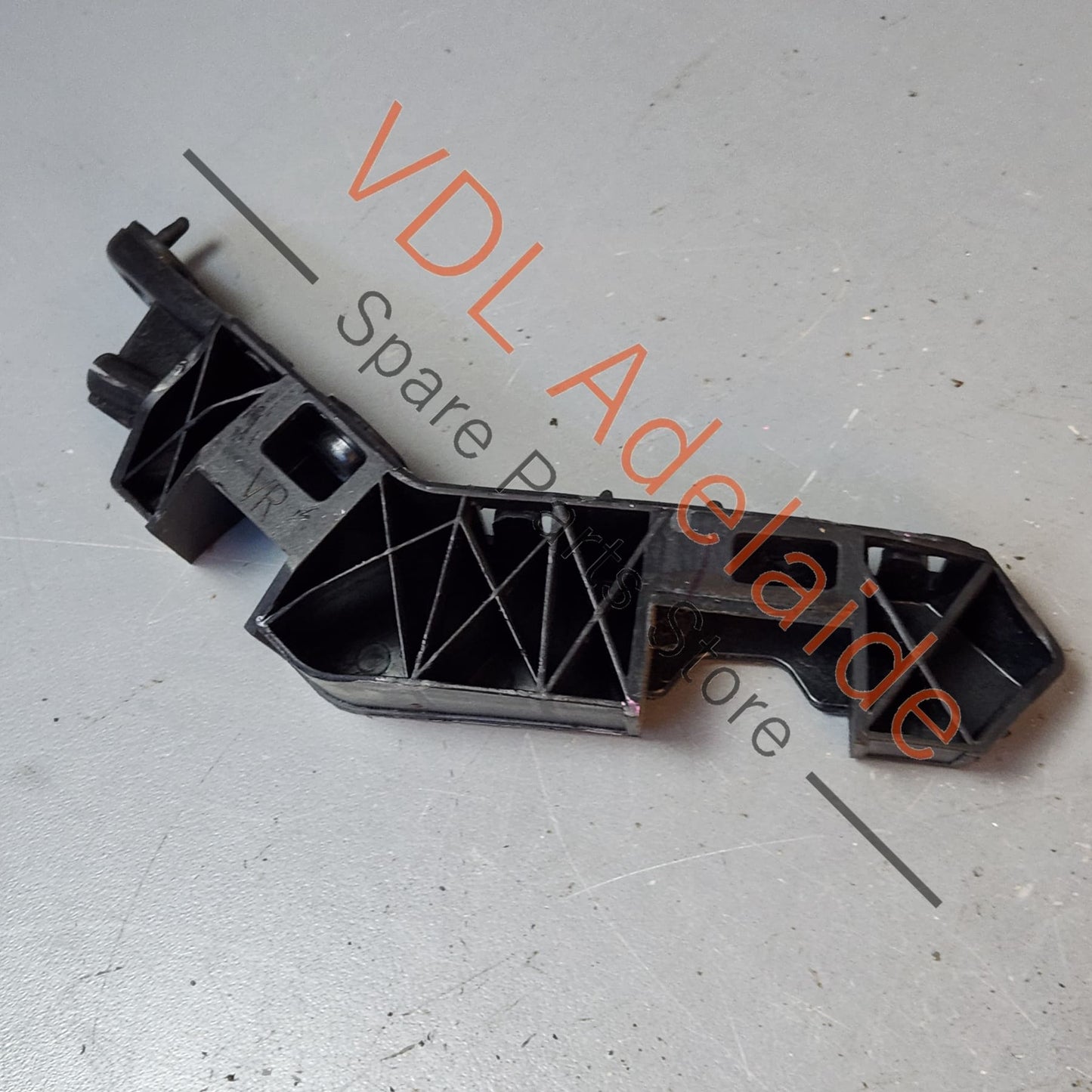 83A807184 Audi Q3 RSQ3 Front Right Mudguard Fender to Bumper Bracket Guide 83A807184