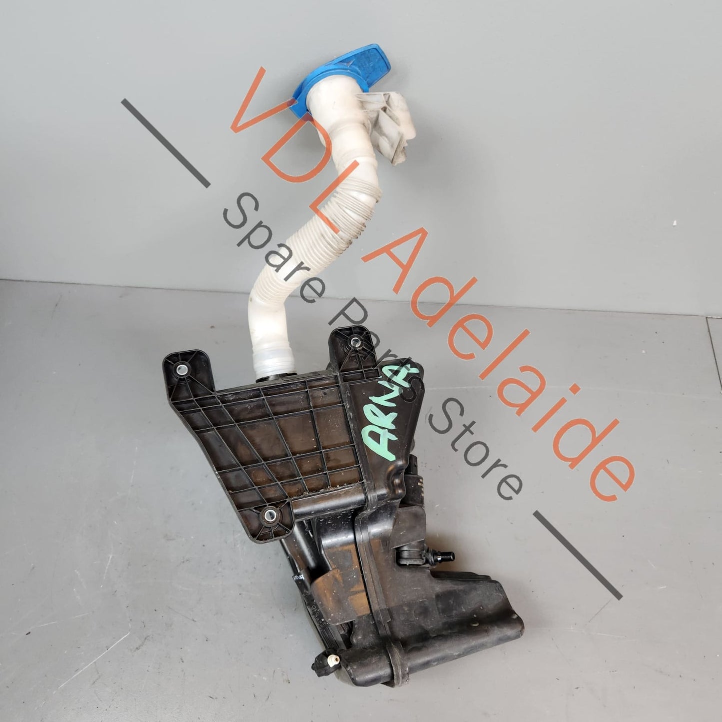 5G0955453AE VW Golf MK7 GTi Windscreen Washer Bottle Tank for vehicles with Headlight Washer System 5G0955453AE