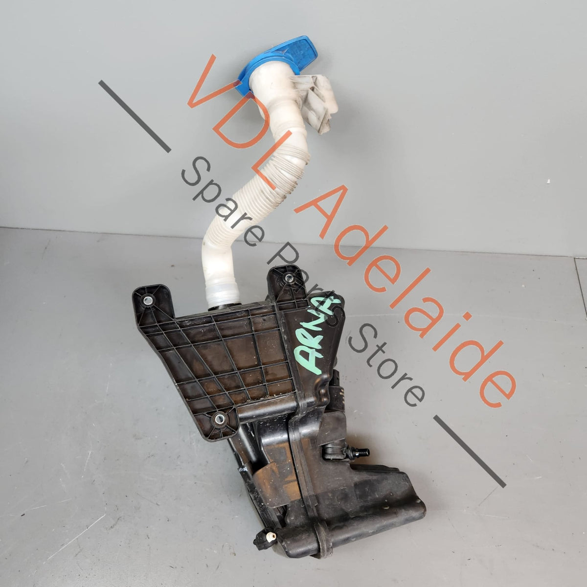 5G0955453AE VW Golf MK7 GTi Windscreen Washer Bottle Tank for vehicles with Headlight Washer System 5G0955453AE