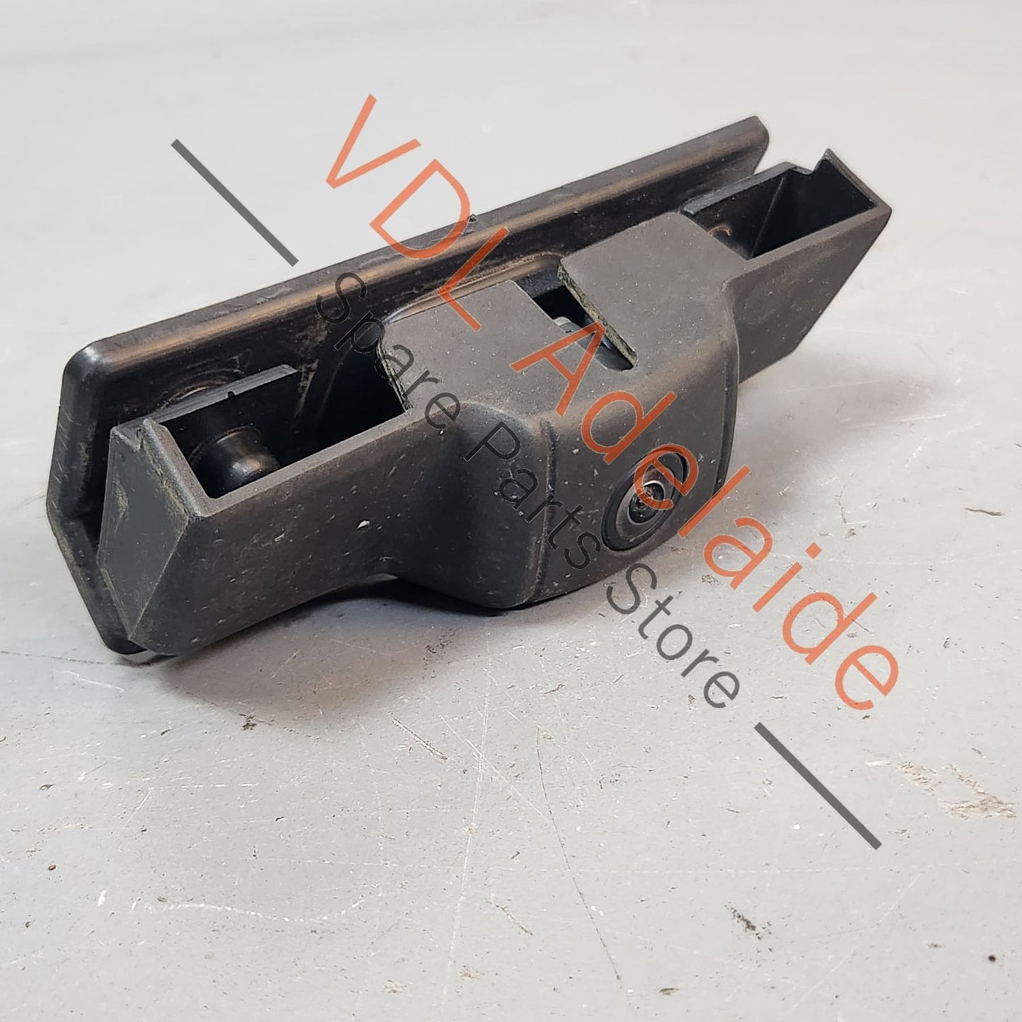 971807762A 971807997A PAB908546 5Q0980546A Porsche Panamera Turbo Front Bumper Middle Real Top View Camera Bracket & Cover 971807762A 971807997A 5Q0980546A PAB908546