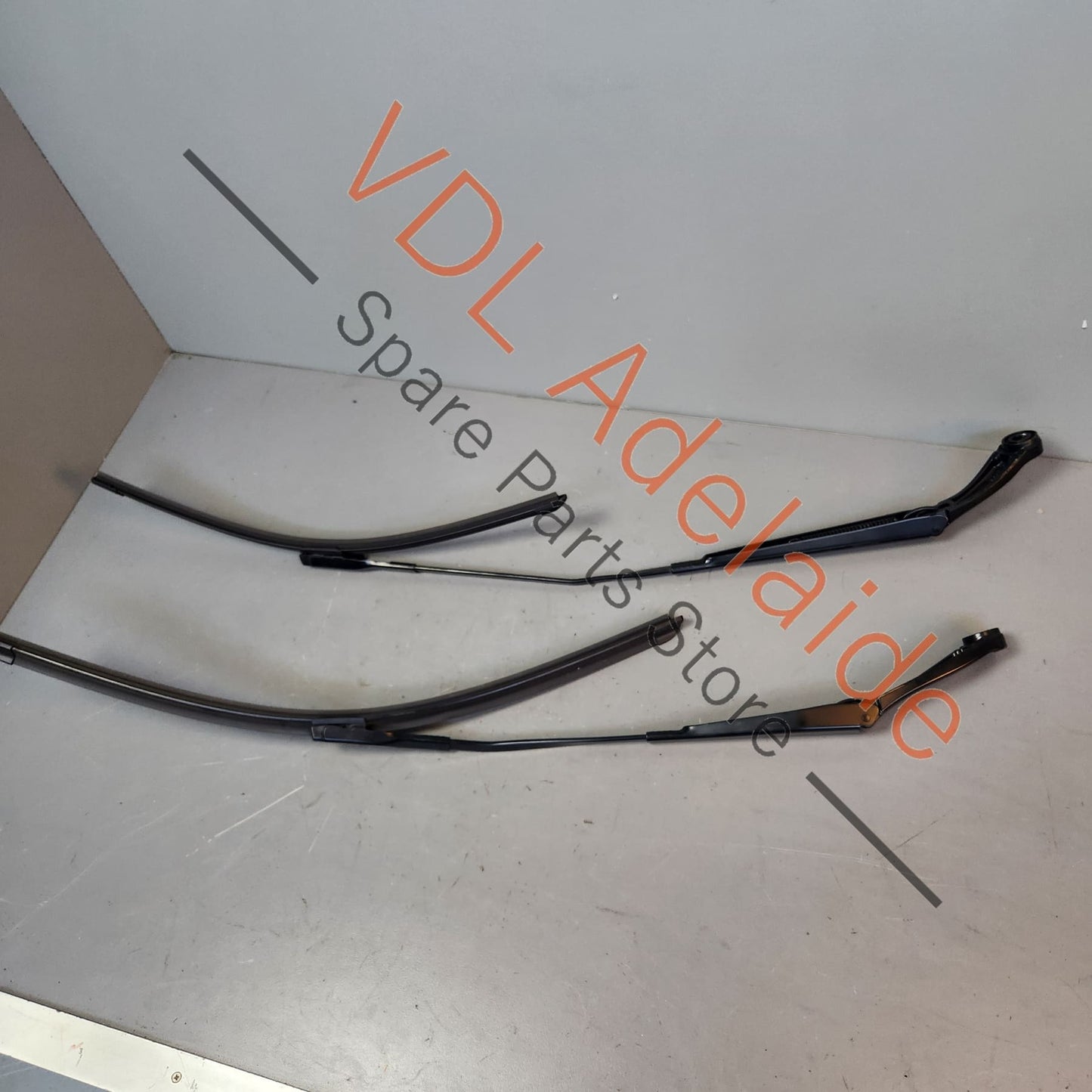 83C955407A1P9 83C955408A1P9 Audi Q3 RSQ3 F3 Front Windshield Windscreen Wiper Arms for RHD 83A955407A 83A955408A