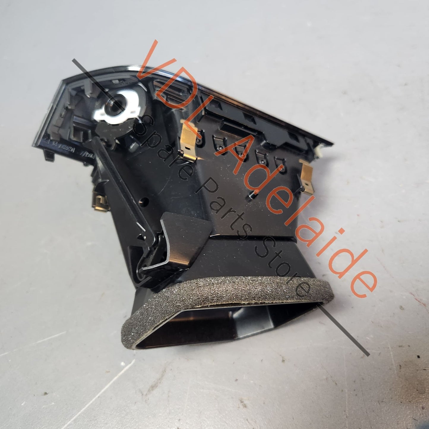 83C820902 Audi Q3 RSQ3 F3 Drivers Side RHS Air Vent Interior 83C820902 6PS