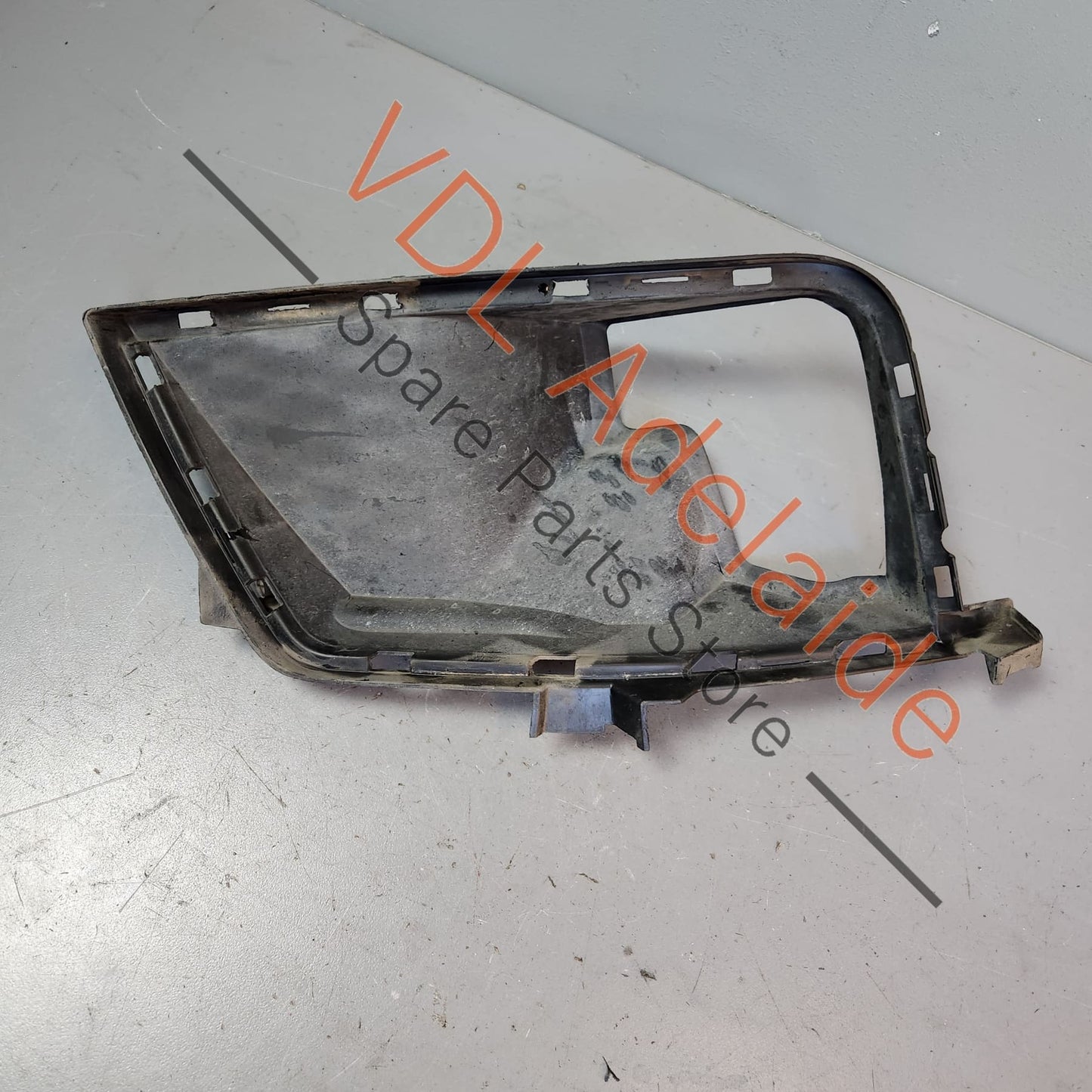 8V0117336C Audi RS3 8V Right Side Radiator Air Duct 8V0117336C Bumper Insert