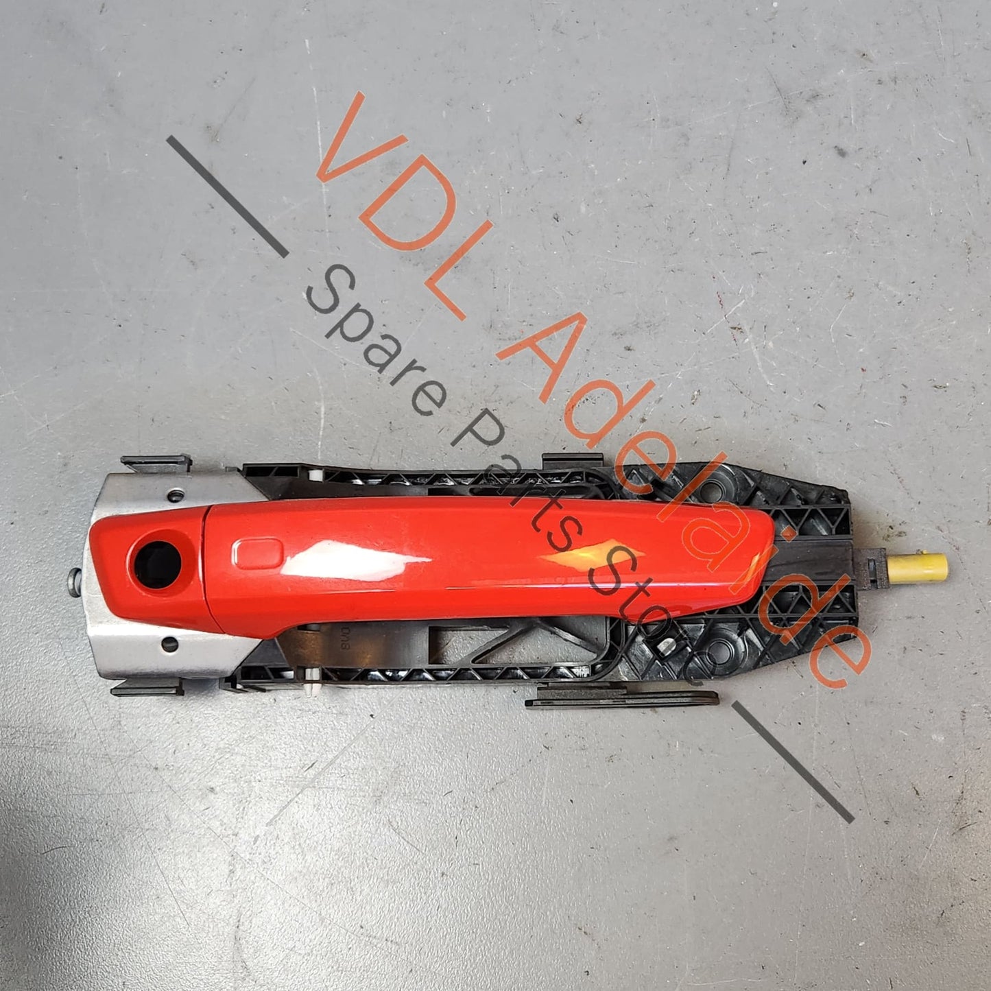 8V0837206A 8V2837880A Audi A3 S3 RS3 8V Door Handle & Mounting Bar Right Front with Sensor Y6Y6 Y6 / Y3T Catalunya Red Metallic