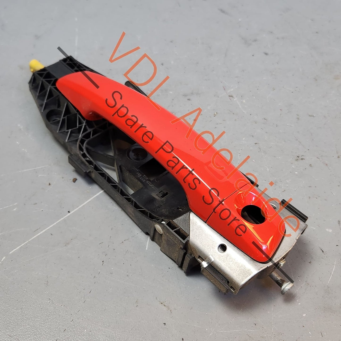 8V0837206A 8V2837880A Audi A3 S3 RS3 8V Door Handle & Mounting Bar Right Front with Sensor Y6Y6 Y6 / Y3T Catalunya Red Metallic
