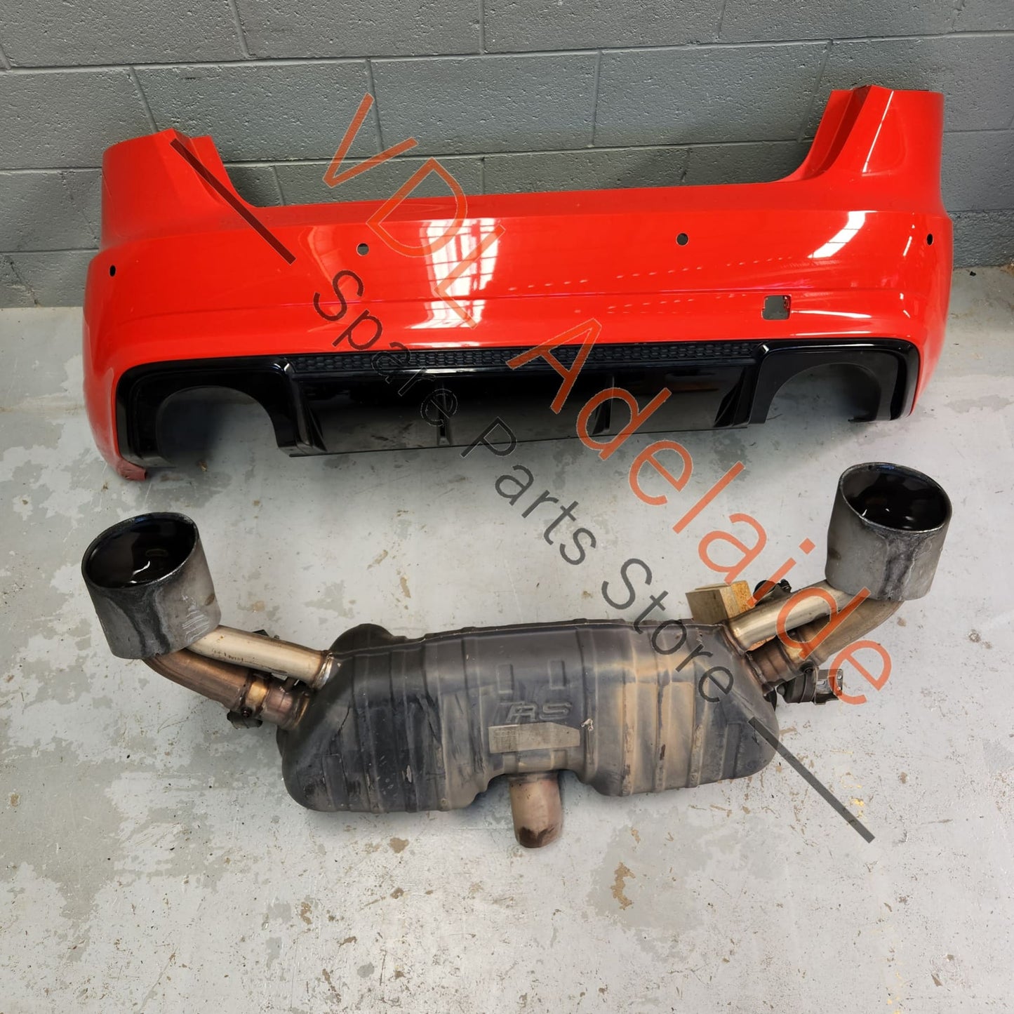8V4807067JGRU 8V0253181F Audi RS3 8V Hatch Rear Bumper Assembly & Rear Muffler Y6Y6 Y6 / Y3T Catalunya Red Metallic