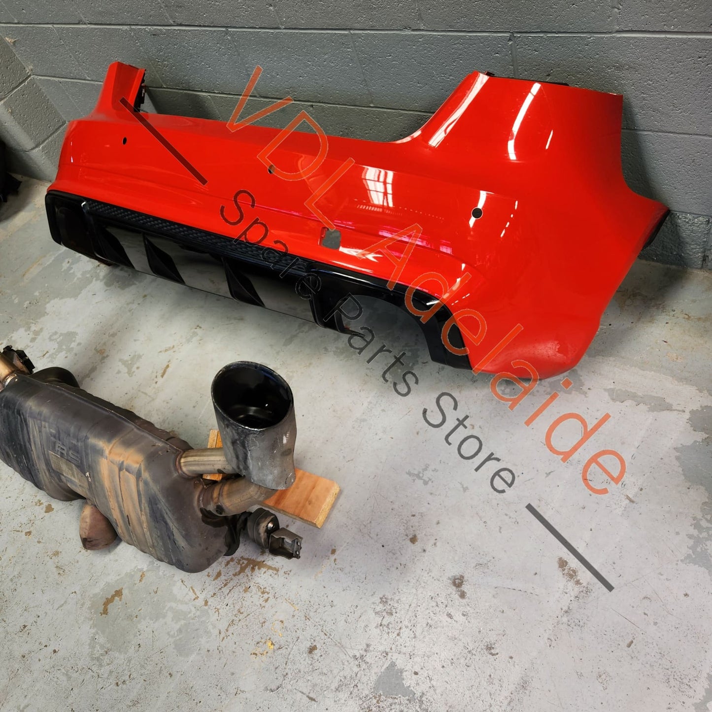 8V4807067JGRU 8V0253181F Audi RS3 8V Hatch Rear Bumper Assembly & Rear Muffler Y6Y6 Y6 / Y3T Catalunya Red Metallic