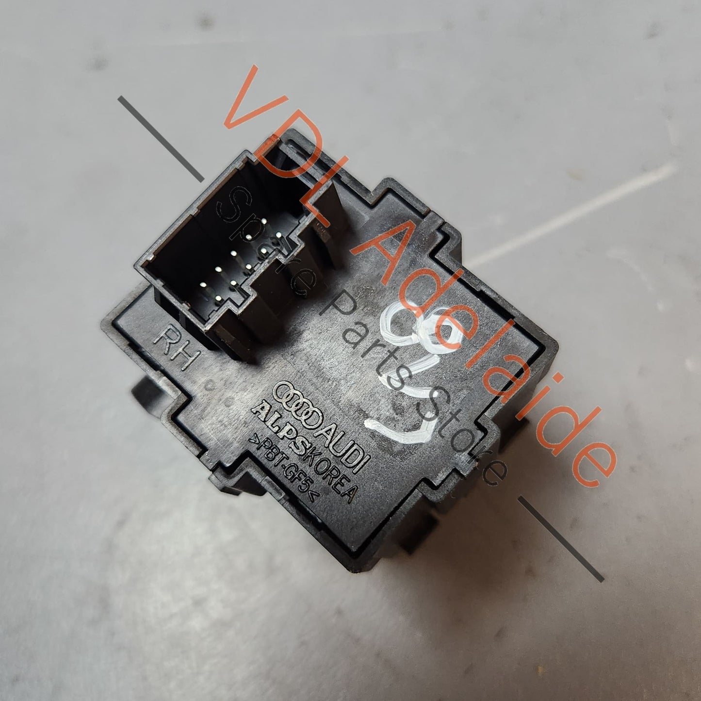 8V2927225A Audi A3 S3 8V Electric Park Brake Switch for Centre Console 8V2927225A