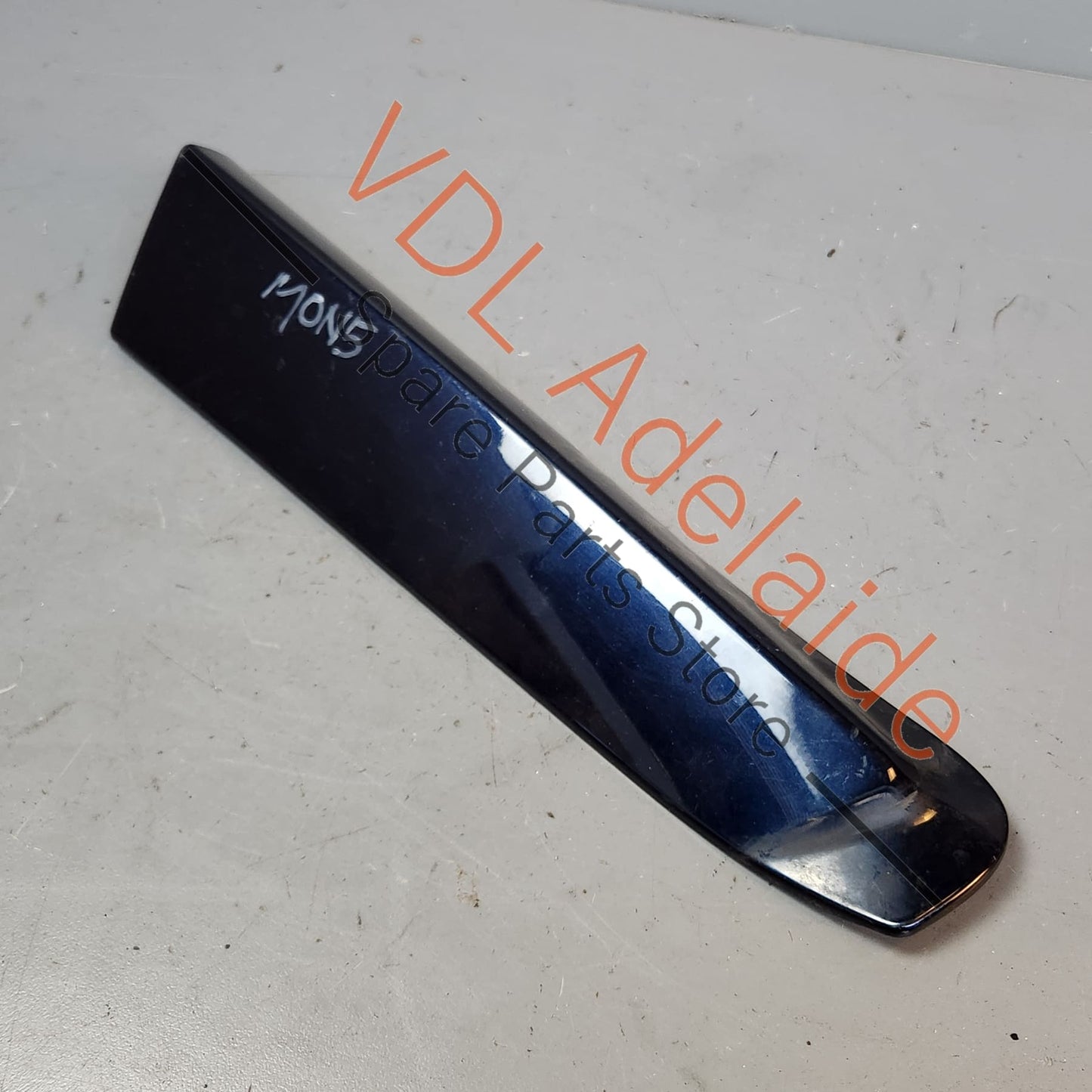 768568852R768560131R Renault Megane Right Side Rear Exterior Body Molding 768568852R 768560131R Twilight Blue