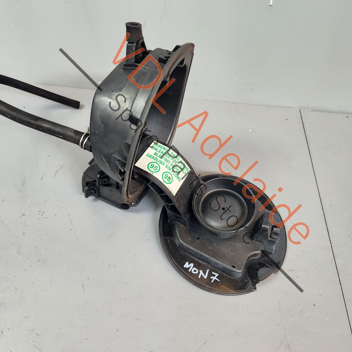 788300006R 781200020R Renault Megane Fuel Tank Filler Door with Cap Black Metallic 788300006R 781200020R