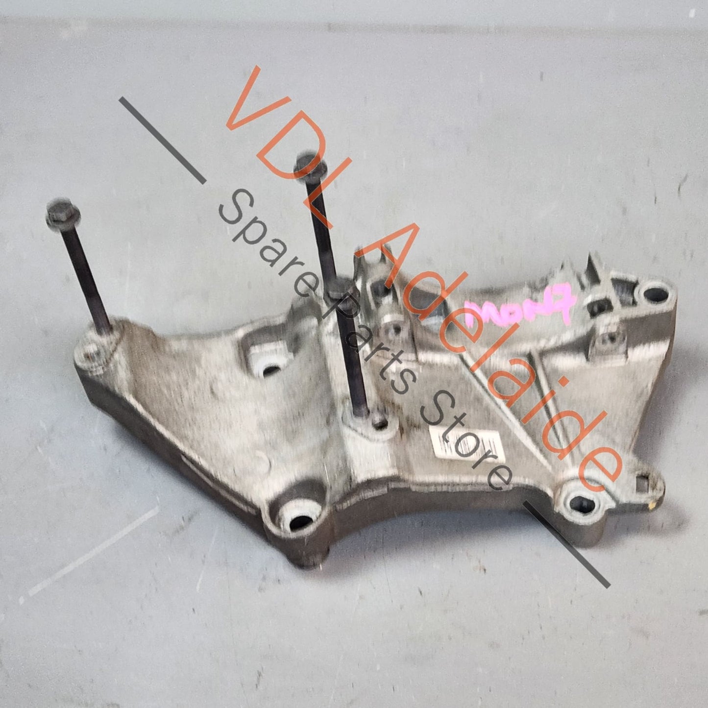 8200100148 Renault Aluminium Engine Bracket Alternator Support 8200100148