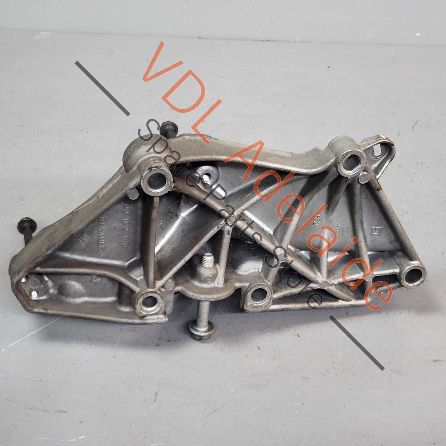 8200100148 Renault Aluminium Engine Bracket Alternator Support 8200100148