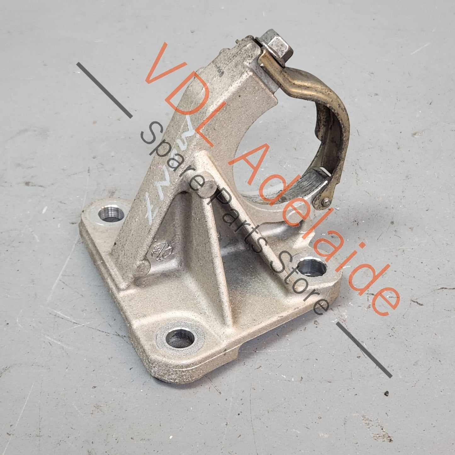 8200502735 Renault Megane RS250 Front Right Axle Driveshaft Support Bracket 8200502735
