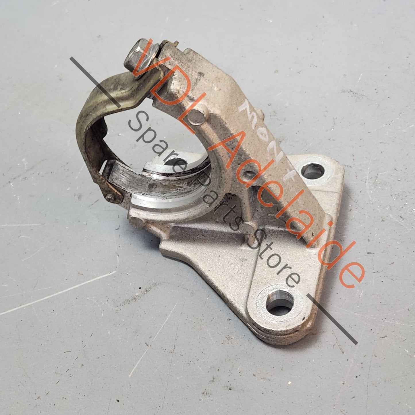 8200502735 Renault Megane RS250 Front Right Axle Driveshaft Support Bracket 8200502735