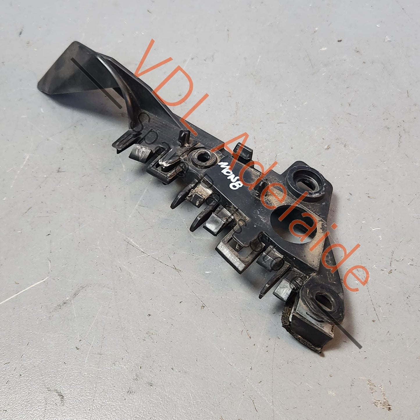 620940007R Renault Megane 3 Front Left Bumper to Fender Bracket 620940007R