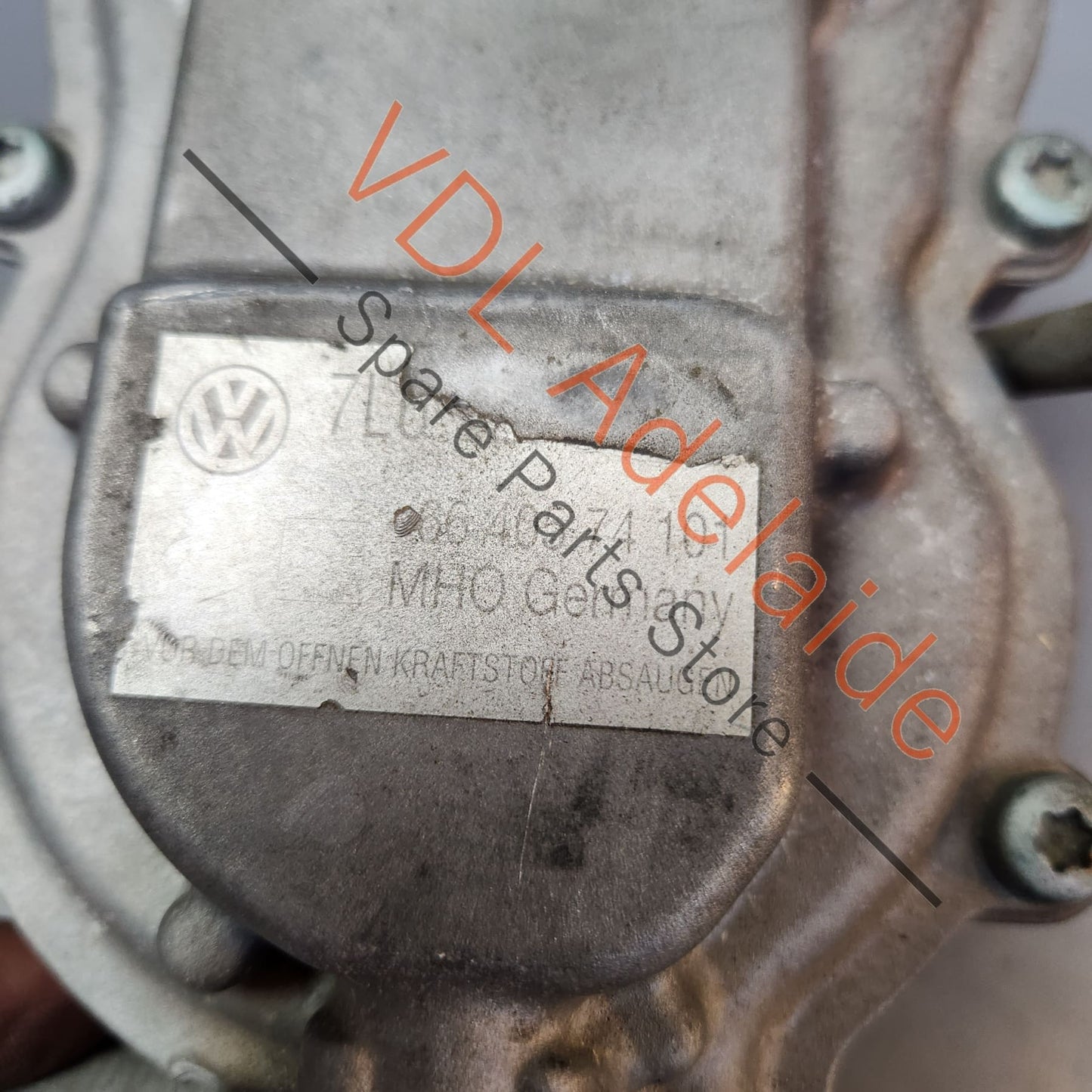 7L6127401D    VW Touareg V10 Diesel Fuel Filter Chamber 7L6127401D