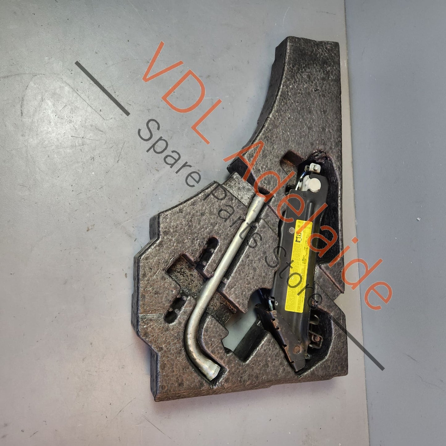 1K6858858D 1K0011031H VW Golf MK5 R32 / GTi Tool Storage Kit w Jack & Spanner 1K0011031H 1K6858858D