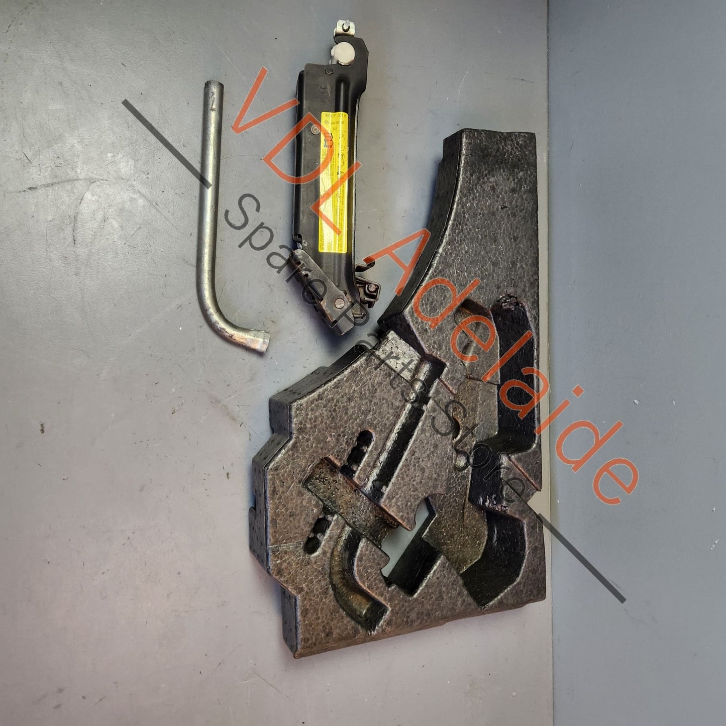 1K6858858D 1K0011031H VW Golf MK5 R32 / GTi Tool Storage Kit w Jack & Spanner 1K0011031H 1K6858858D