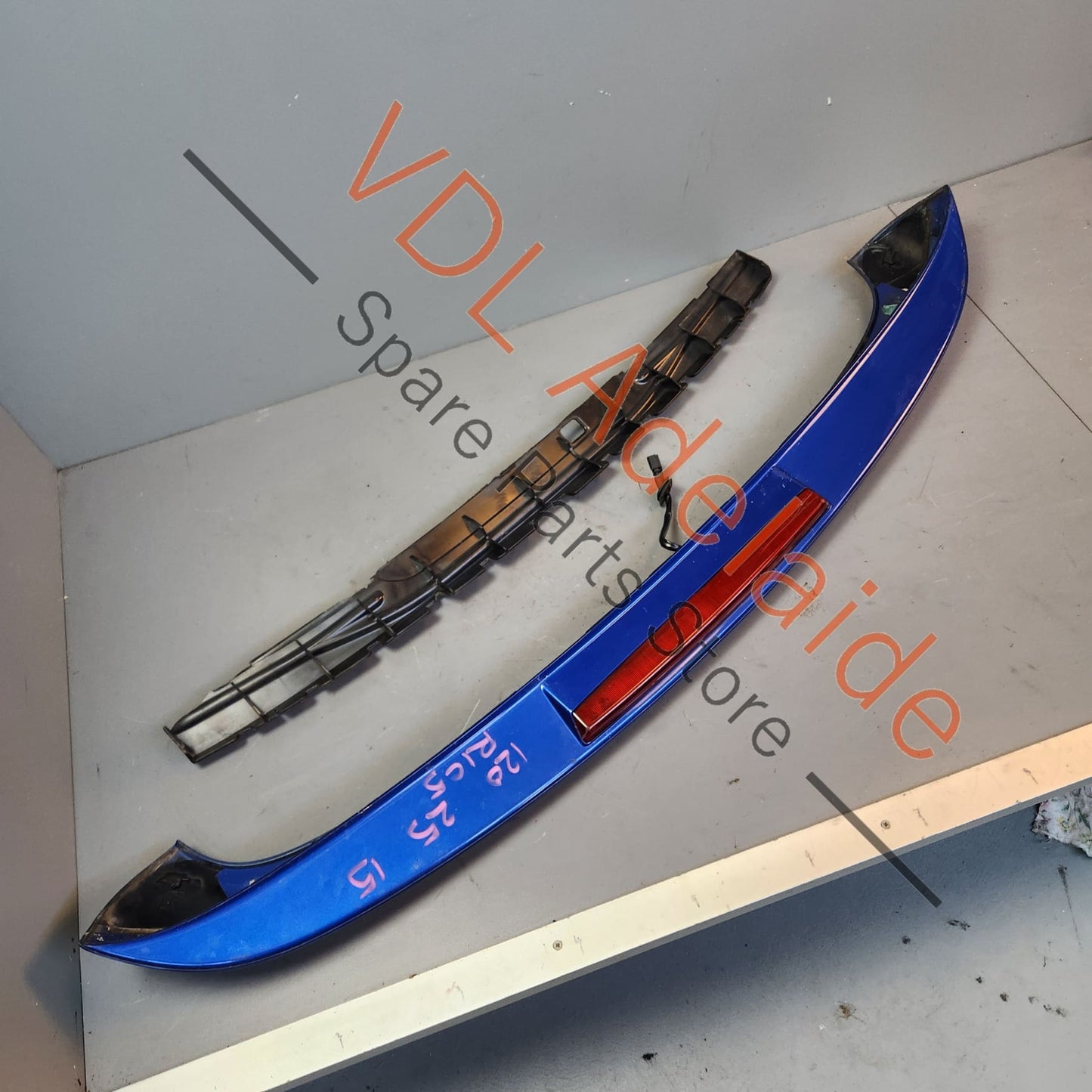 1K6827933DGRU VW Golf MK5 R32 Gti Rear Spoiler Genuine OEM 1K6827933D