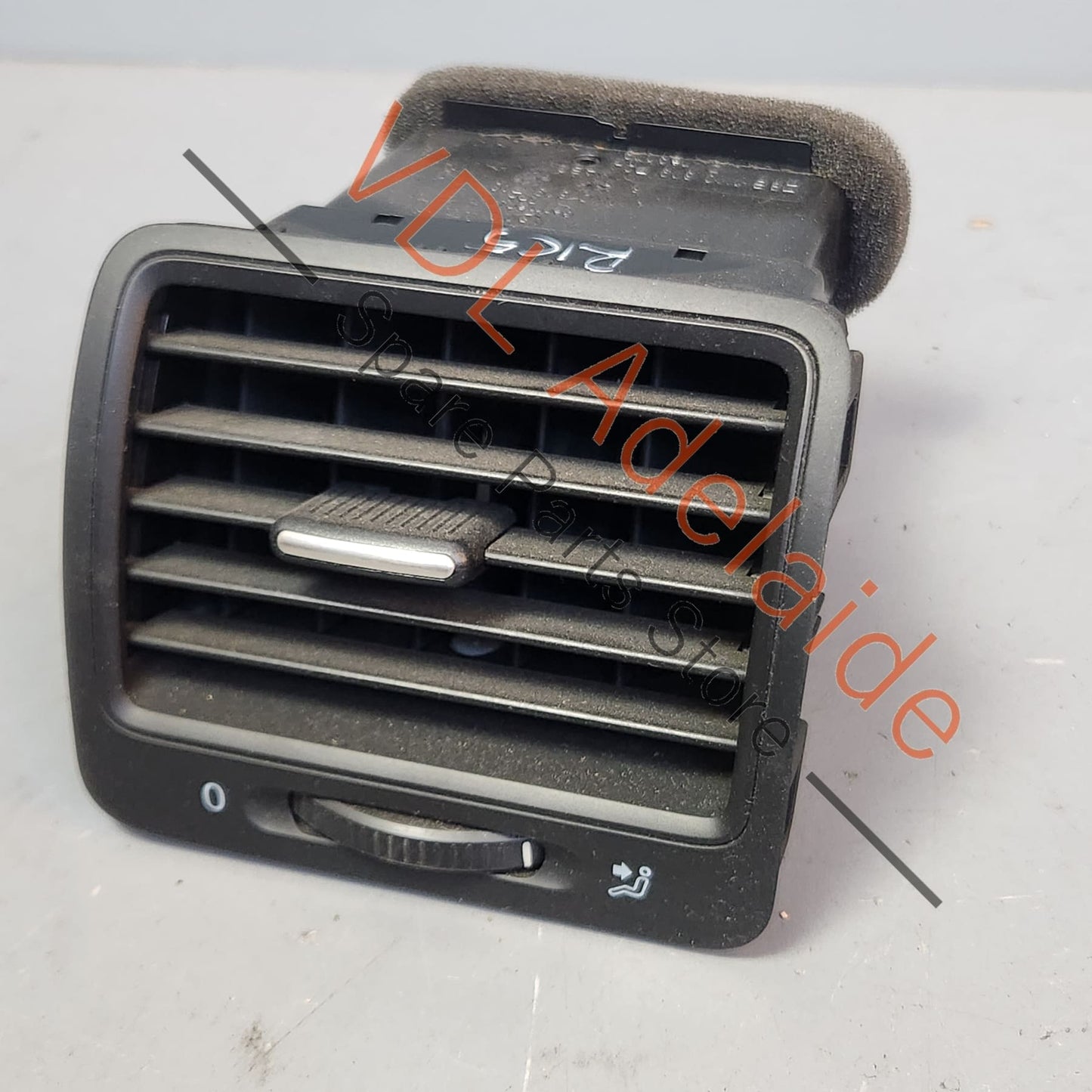 1K0819704D1QB 1K0819710 VW Golf Jetta Right Side Dashboard Air Vent for AC 1K0819704D 1QB