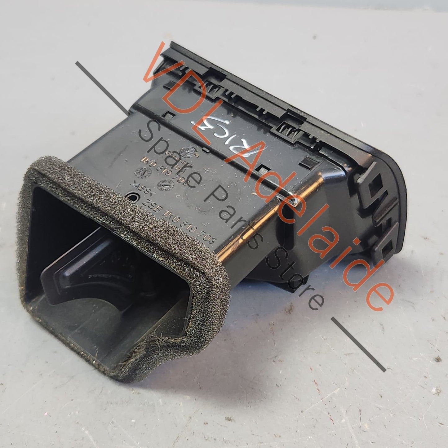 1K0819703D1QB 1K0819709 VW Golf Jetta Left Side Dashboard Air Vent for AC 1K0819703D 1QB