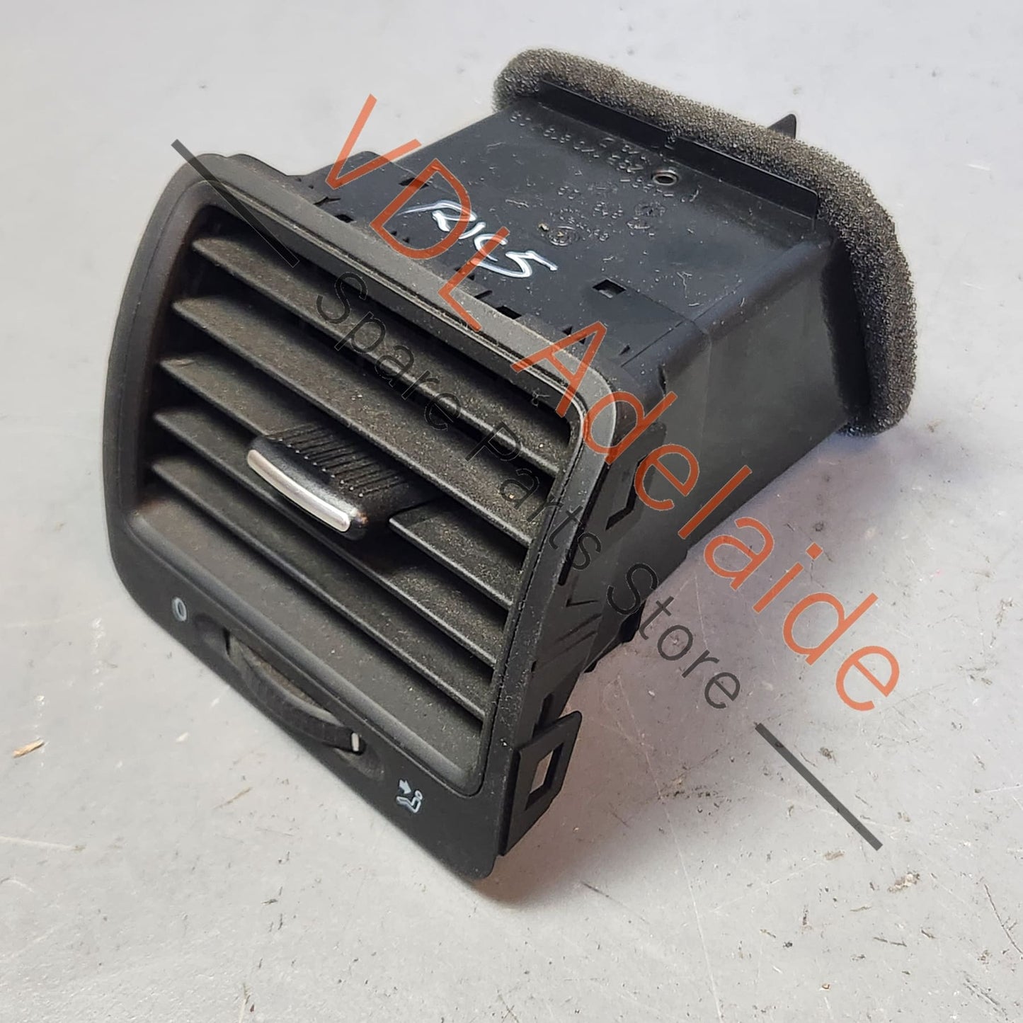 1K0819703D1QB 1K0819709 VW Golf Jetta Left Side Dashboard Air Vent for AC 1K0819703D 1QB
