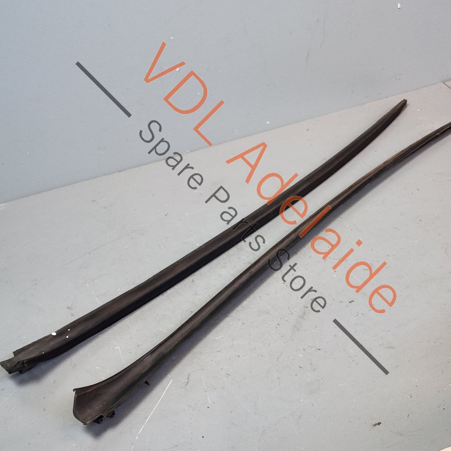 1K0854319G 1K0854320G VW Golf MK5 Pair of Windscreen Edge Water Deflector Strip Trim Exterior Molding 1K0854319G 1K0854320G