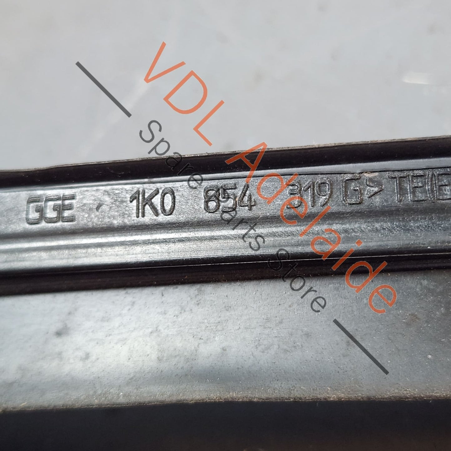 1K0854319G 1K0854320G VW Golf MK5 Pair of Windscreen Edge Water Deflector Strip Trim Exterior Molding 1K0854319G 1K0854320G