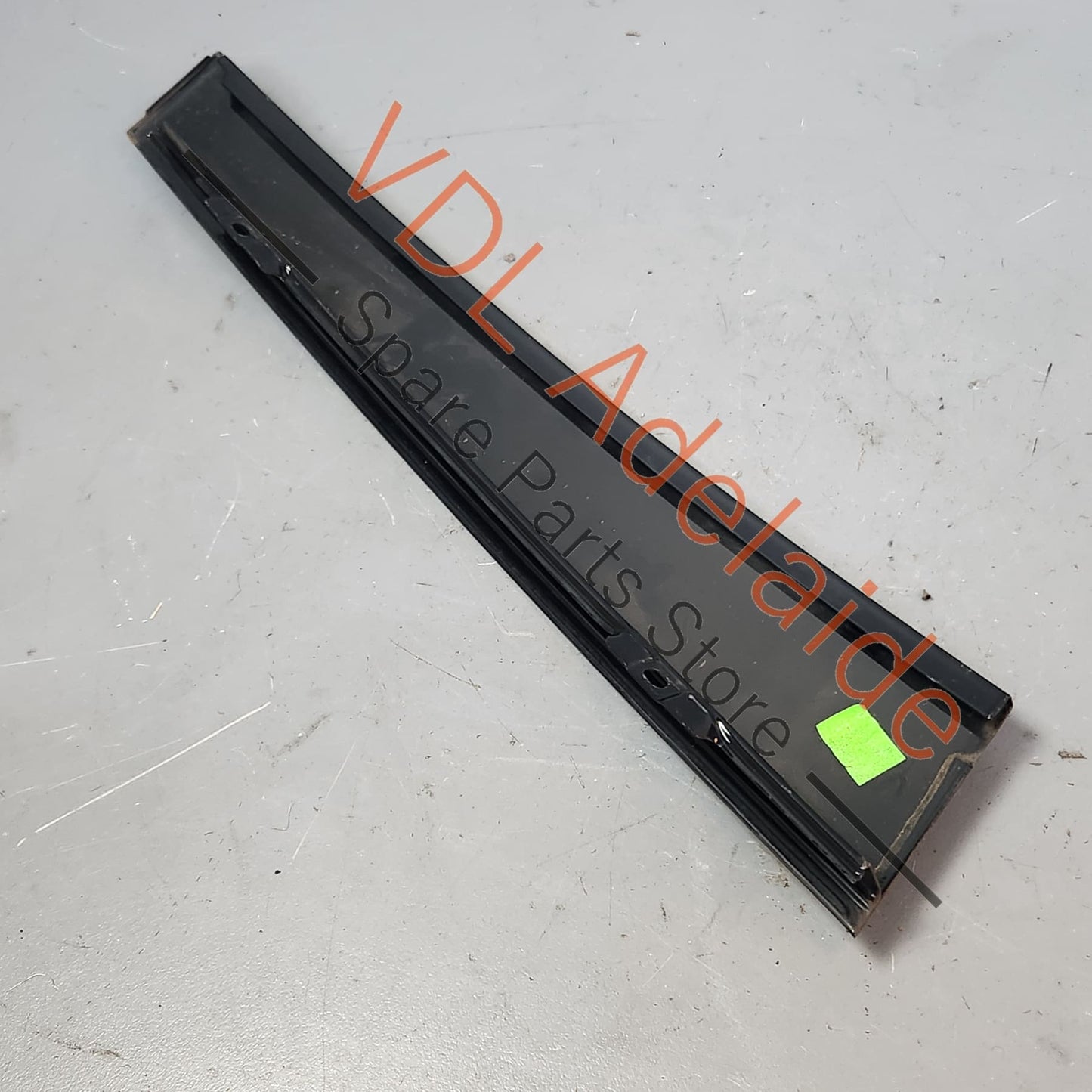 1K4837902B VW Golf MK5 Front Right B Pillar Exterior Door Window Trim Molding Gloss Black 1K4837902B 041