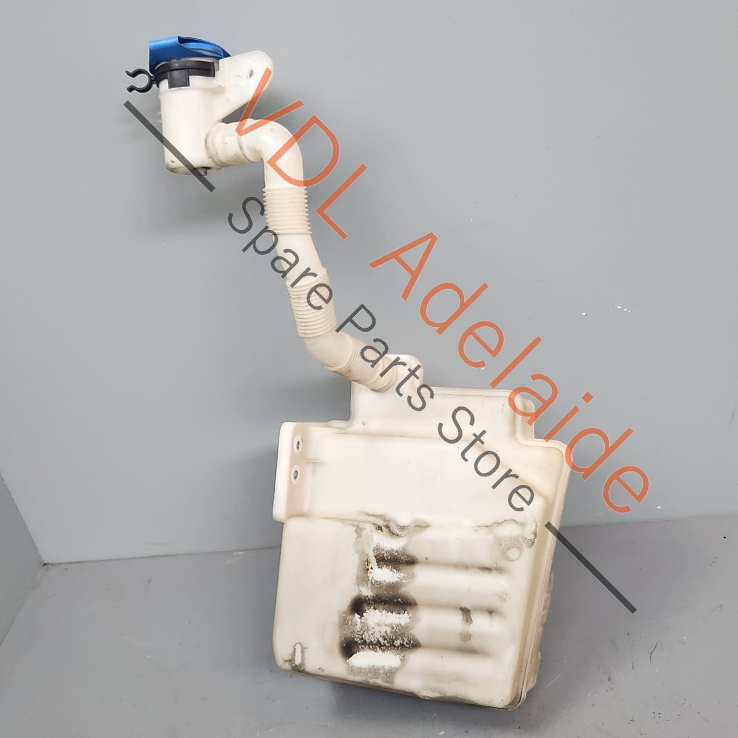1K0955453S VW Golf R32 Windscreen Washer Bottle Tank Reservoir complete with motors 1K0955453S