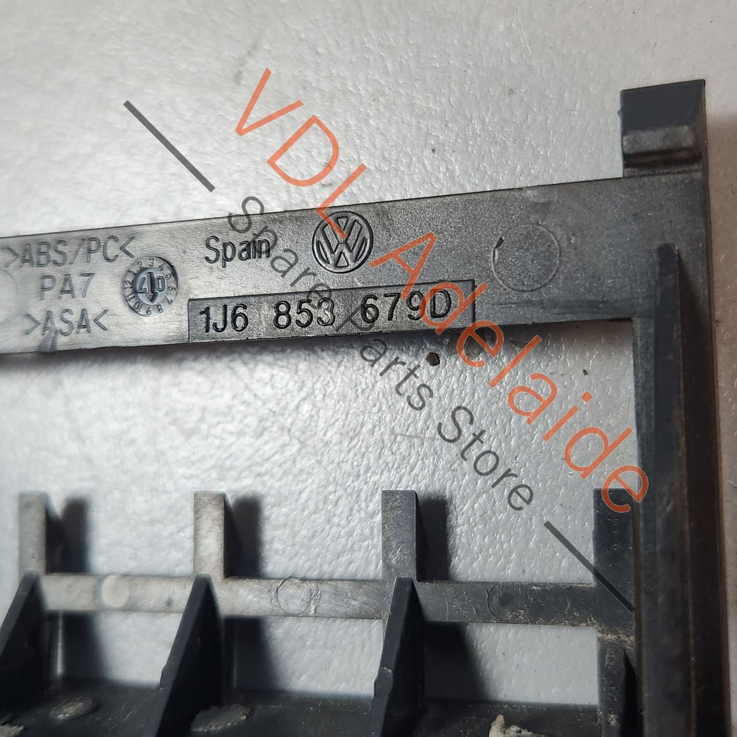1J6853679DPWV 1J6853679D VW Golf MK5 R32 Front Grille Badge Emblem 1J6853679D PWV
