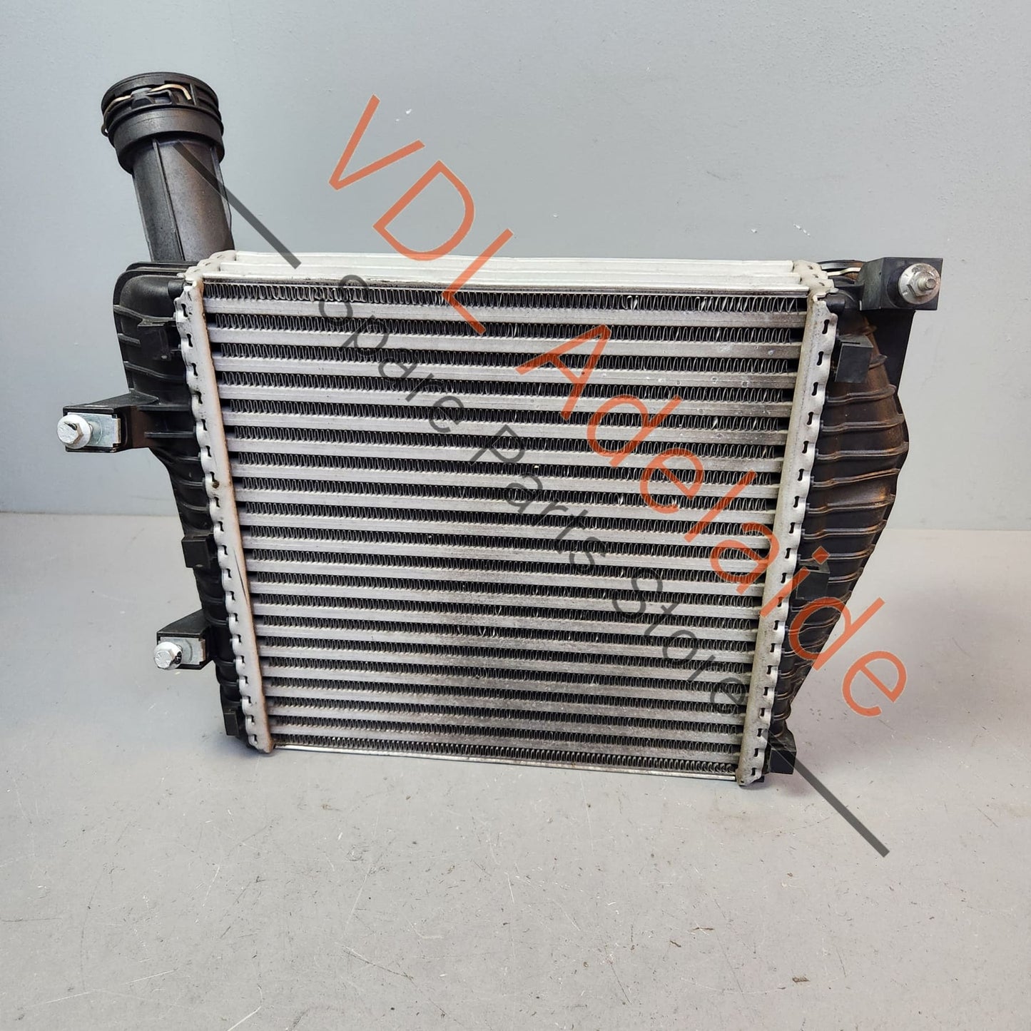 7P0145804D 7P0145804A Audi Q7 4L Porsche Cayenne Touareg Right Side Intercooler 7P0145804A 7P0145804D