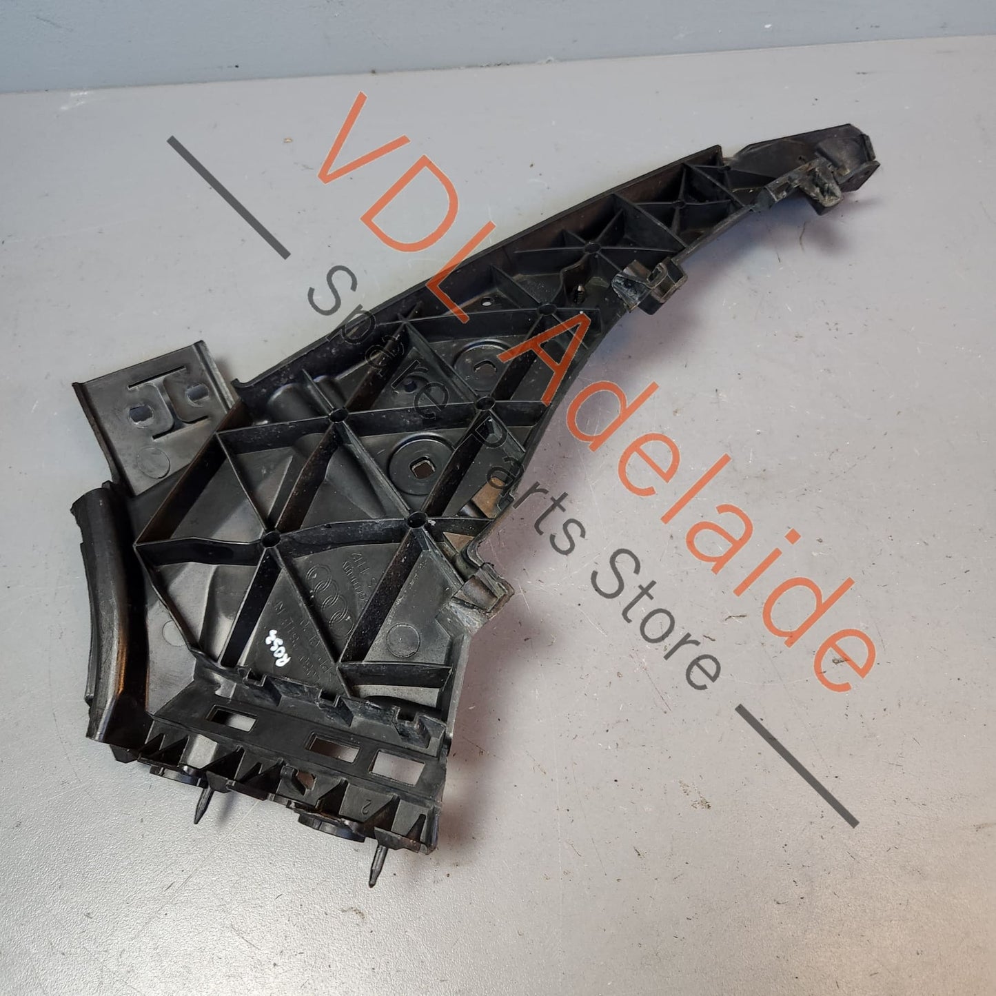 4L0807284B Audi Q7 Radiator Guide for Bumper Front Right 4L0807284B