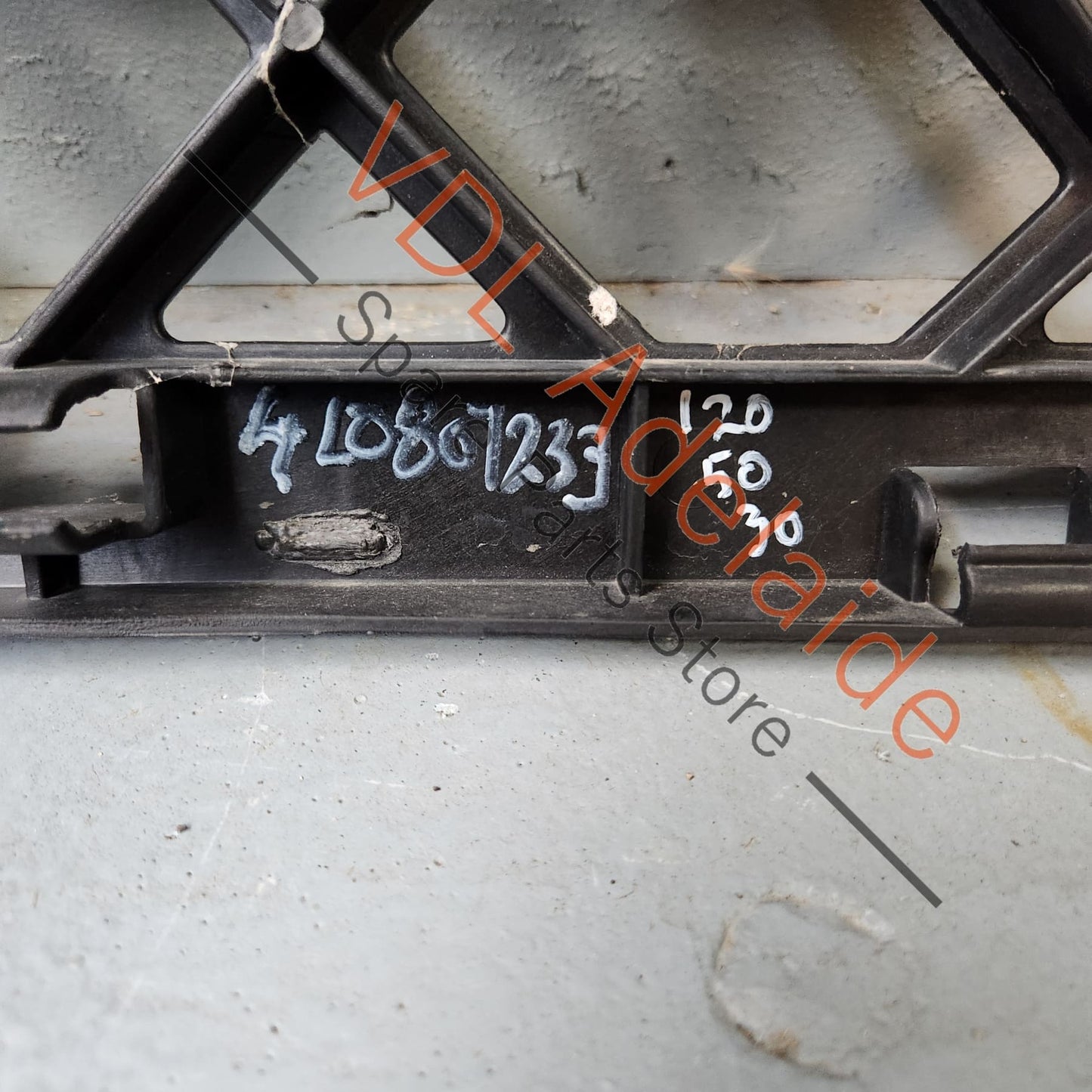 4L0807233 Audi Q7 Front Bumper Inner Liner Bracket 4L0807233