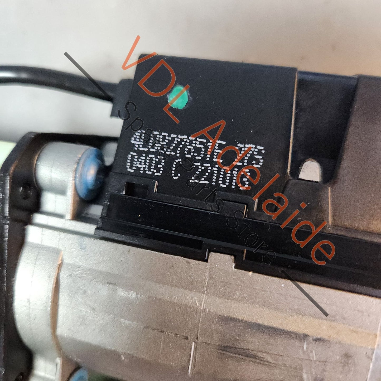 4L0827851E 4L0910945 Audi Q7 4L Electric Tailgate Lift Motor Left Side 4L0827851E