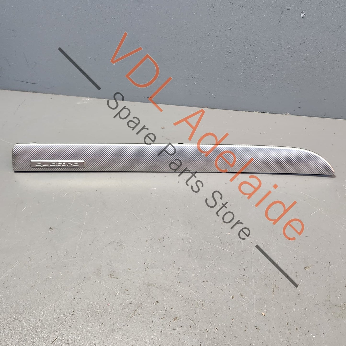 4L2853189 4L2853189C Audi Q7 Dashboard Trim Insert Above Glovebox 4L2853189 Aluminium 'Trigon'