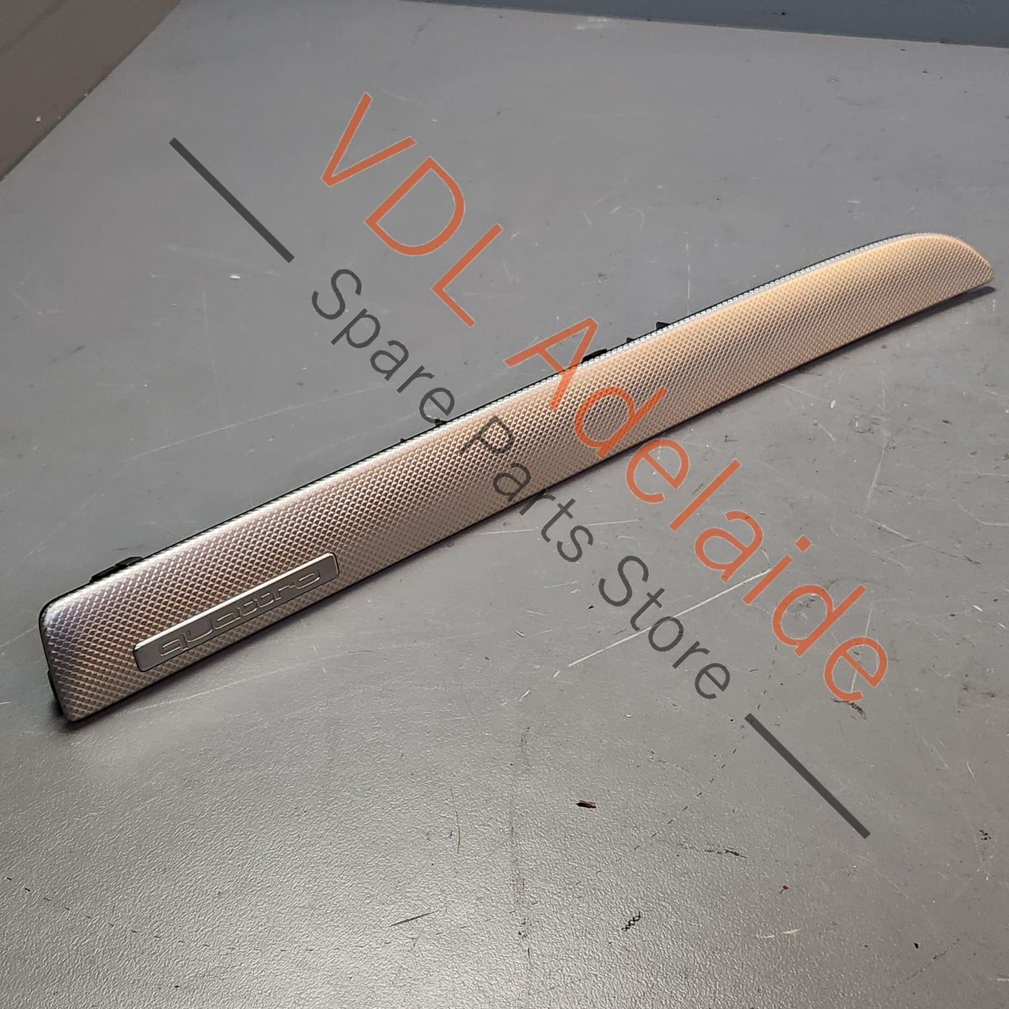 4L2853189 4L2853189C Audi Q7 Dashboard Trim Insert Above Glovebox 4L2853189 Aluminium 'Trigon'