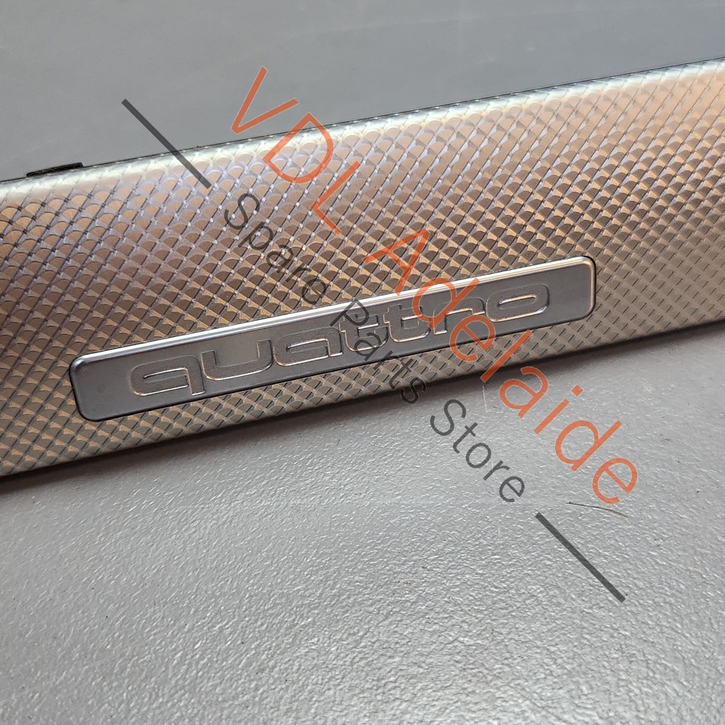 4L2853189 4L2853189C Audi Q7 Dashboard Trim Insert Above Glovebox 4L2853189 Aluminium 'Trigon'