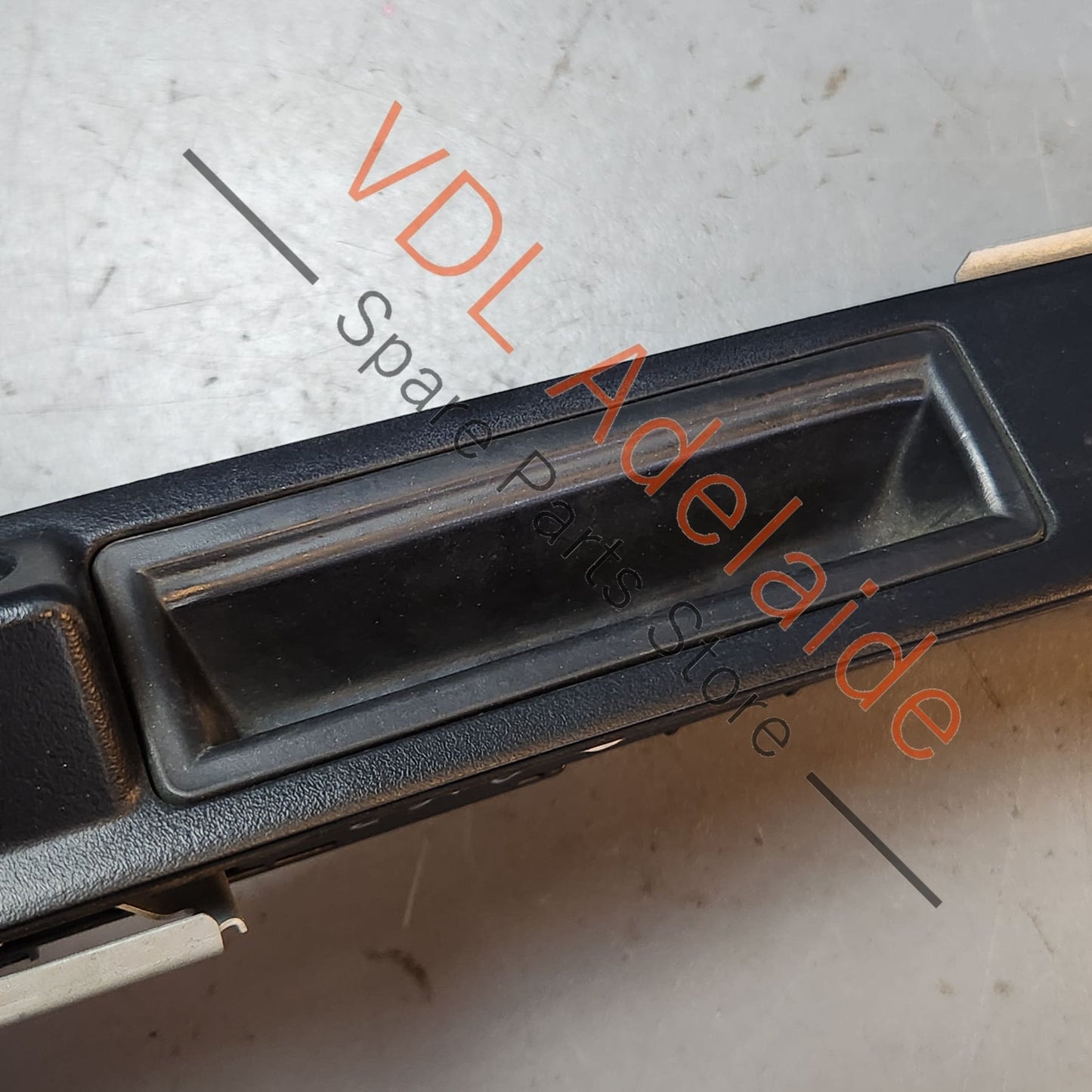 4L0827574B Audi Q7 Tailgate Grab Handle Button Grip Trim Moulding 4L0827574B