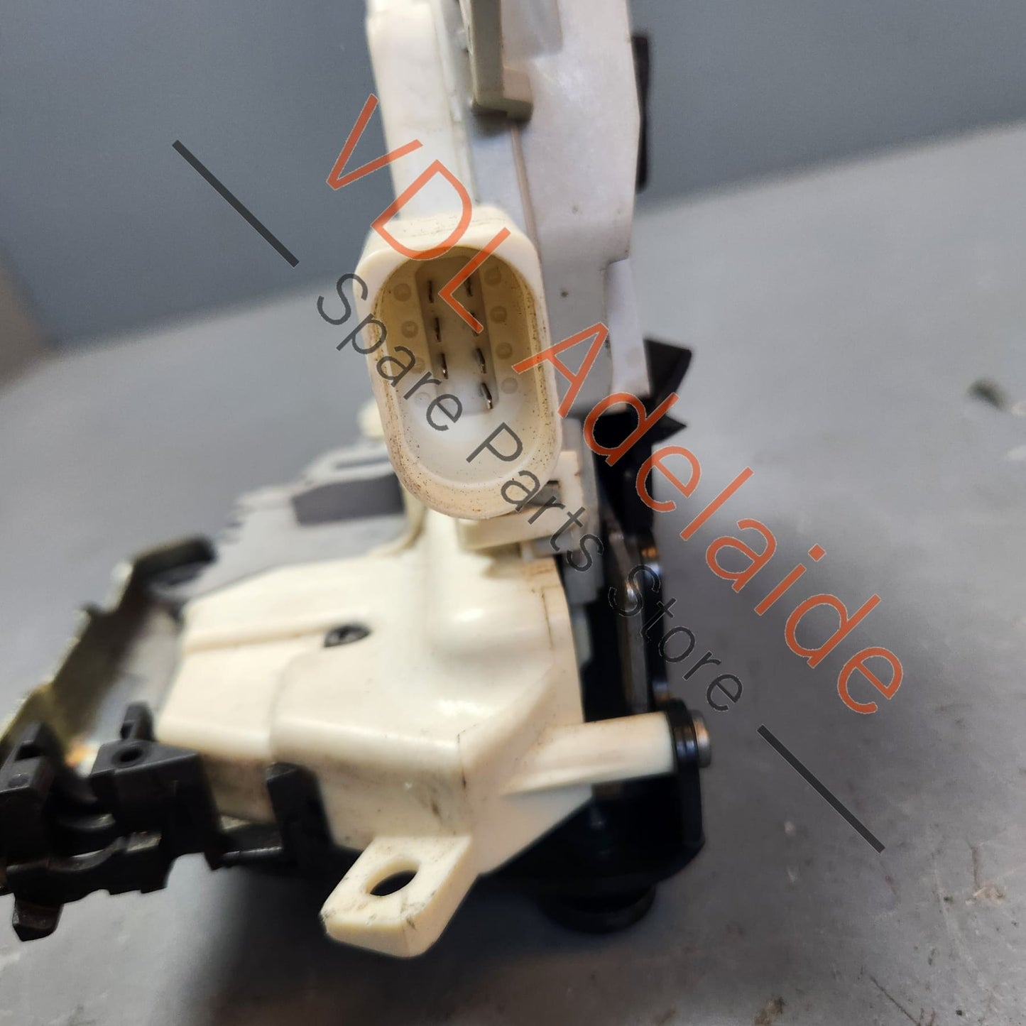 8J2837016C Audi Q7 4L Front Right Door Lock Mechanism 8J2837015F