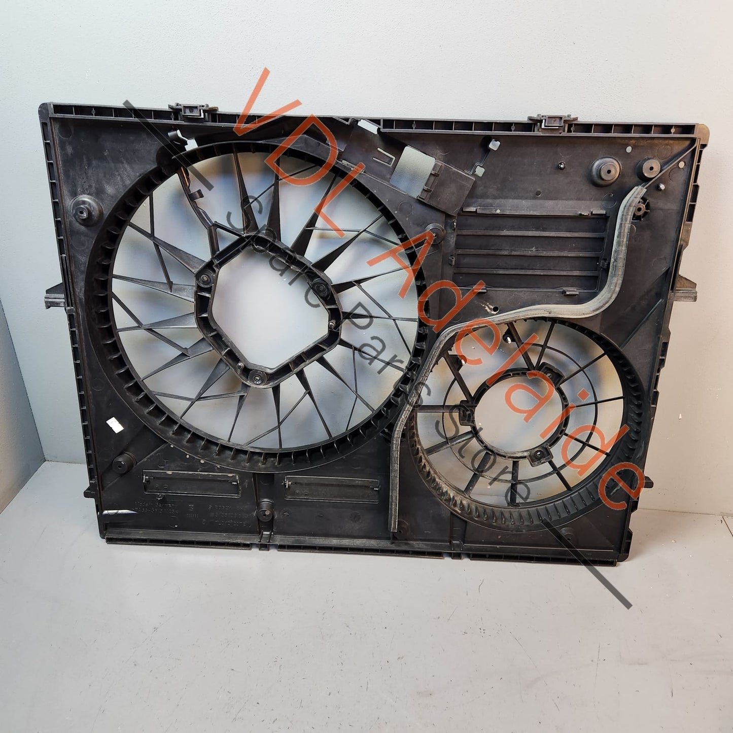7L0121203J Audi Q7 Porsche Cayenne Radiator Fan Shroud 7L0121203J